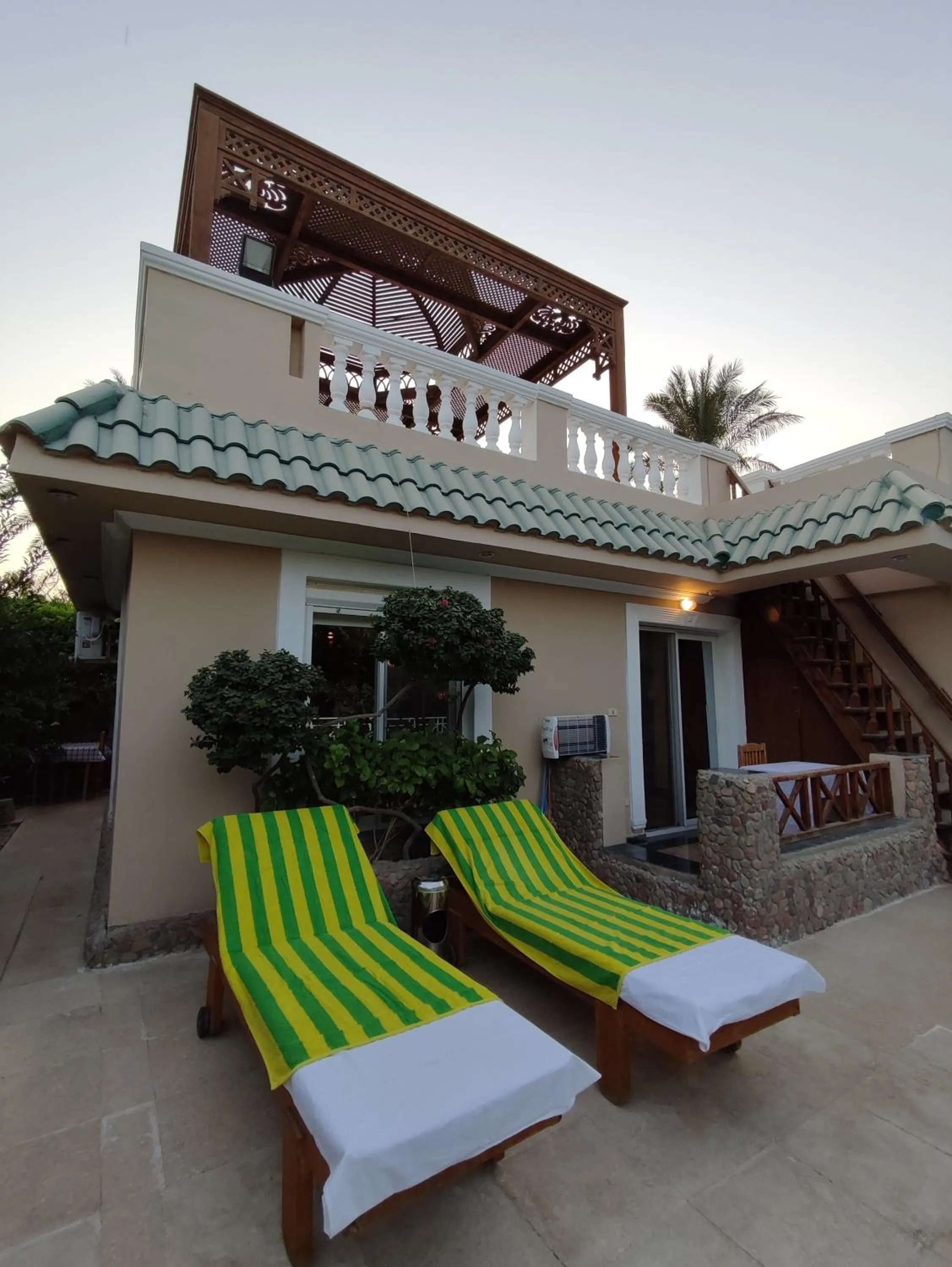 Swimming pool in Villa Rayan