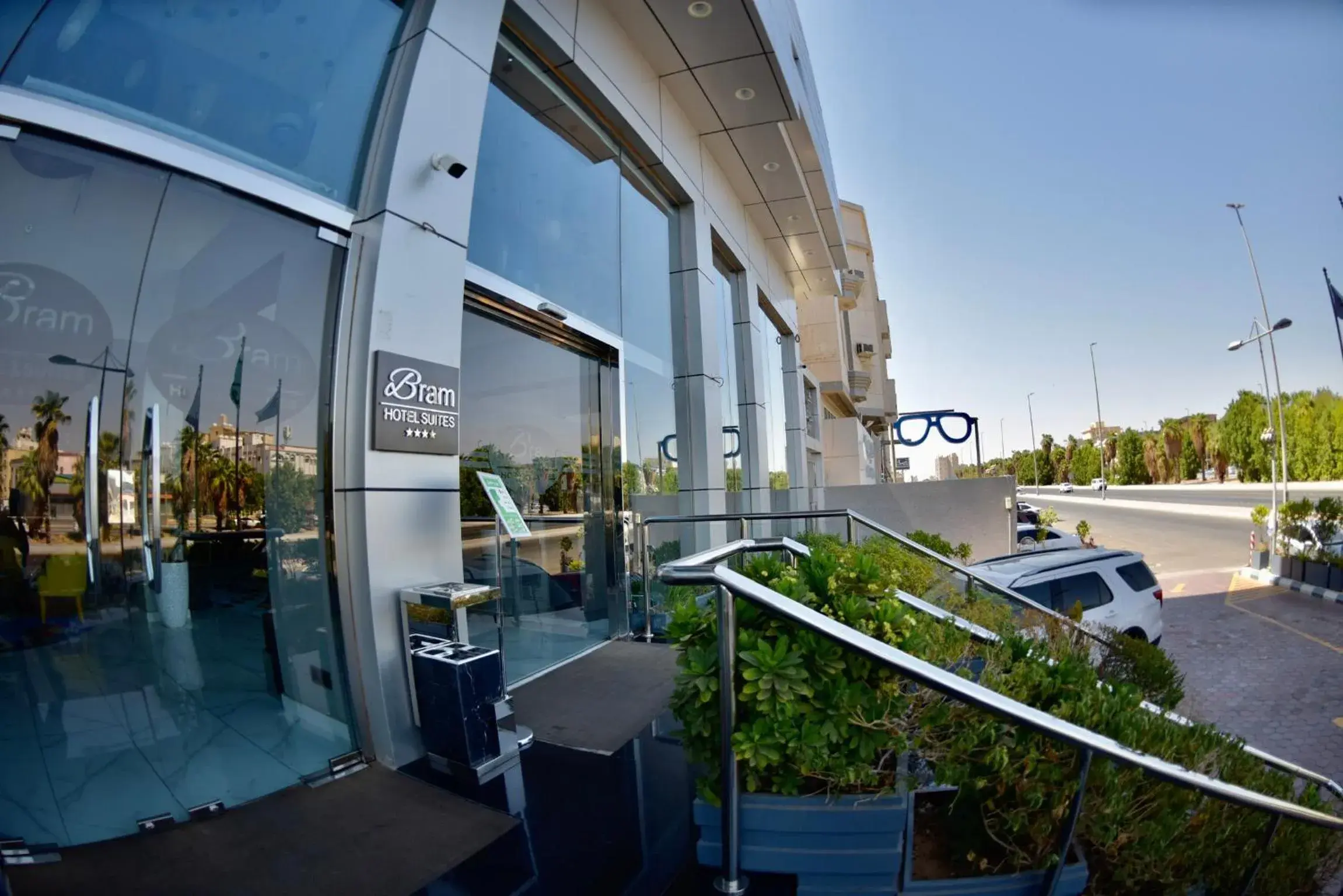 Facade/entrance in Bram Suites Facade/entrance in Bram Suites