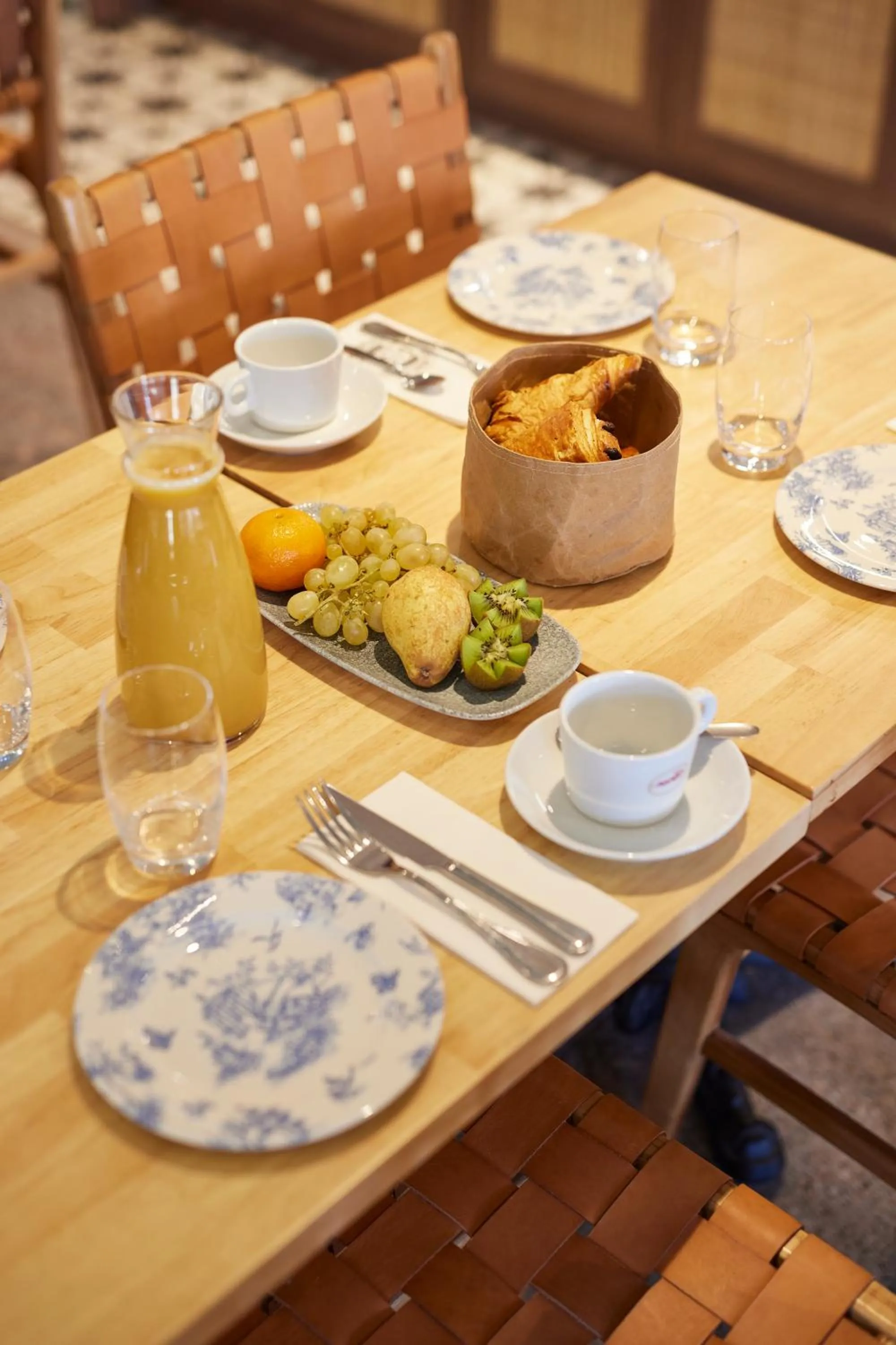 Food and drinks in Hotel-Restaurant Isidore Nice Ouest