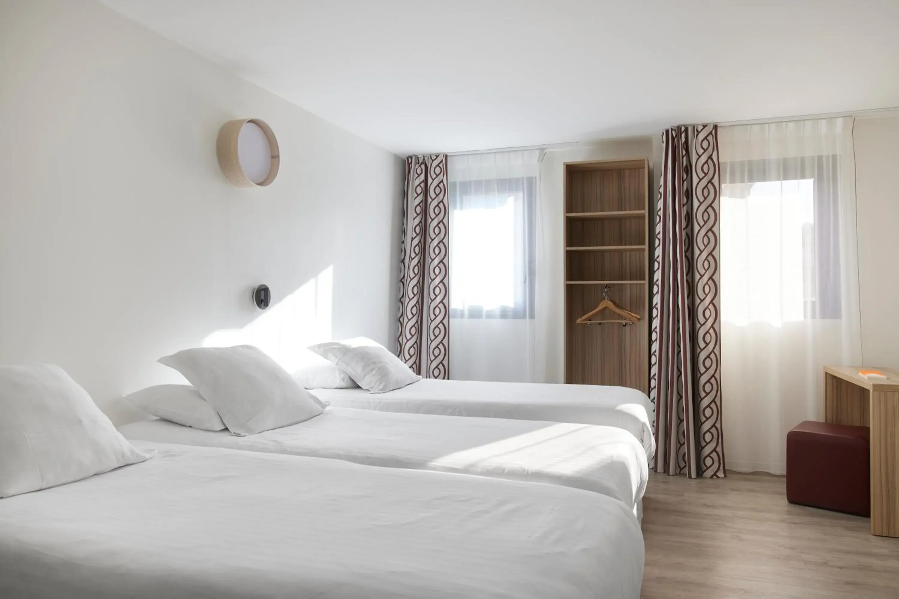 Bed in Hotel-Restaurant Isidore Nice Ouest Bed in Hotel-Restaurant Isidore Nice Ouest