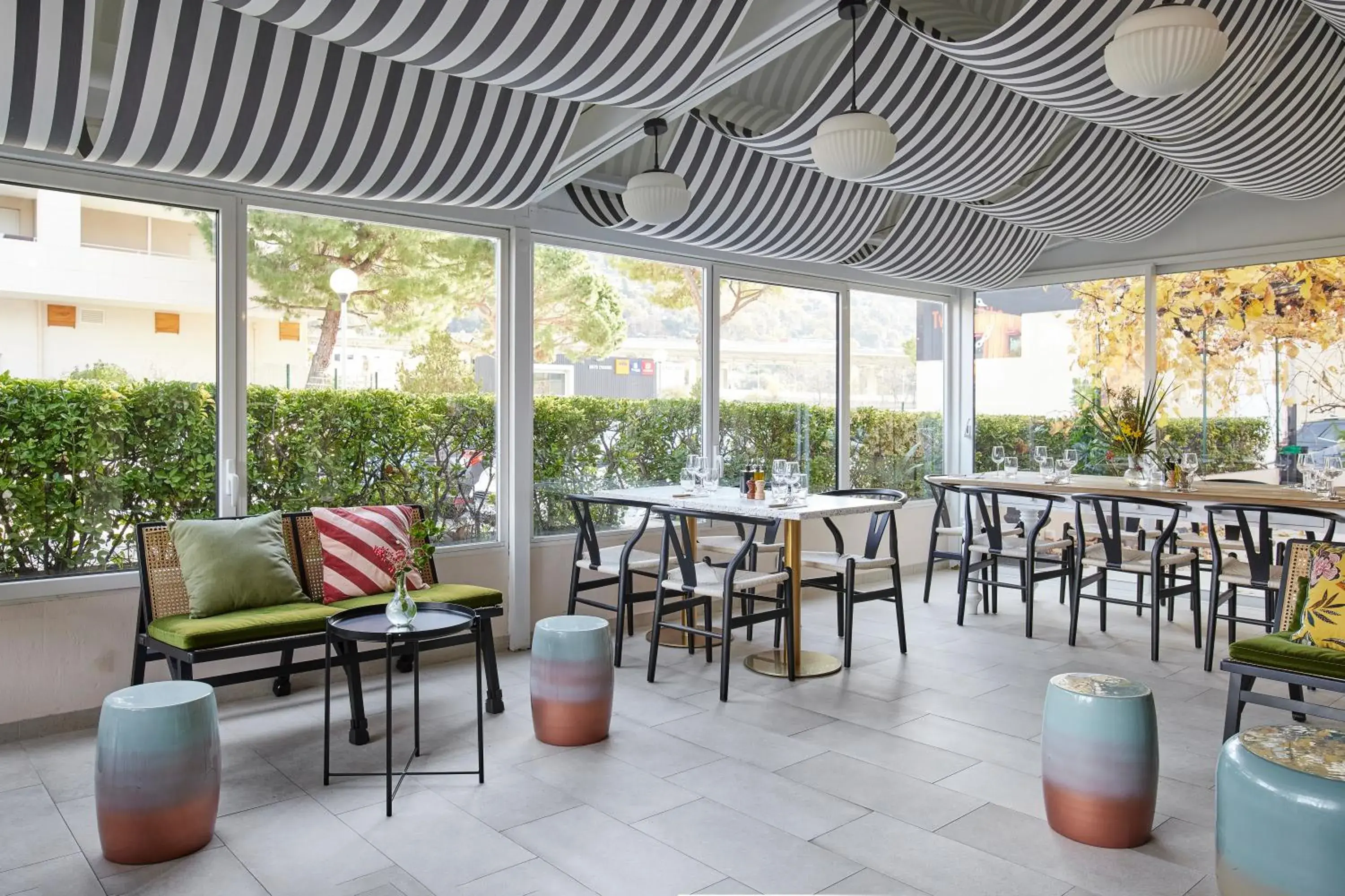 Patio in Hotel-Restaurant Isidore Nice Ouest Patio in Hotel-Restaurant Isidore Nice Ouest