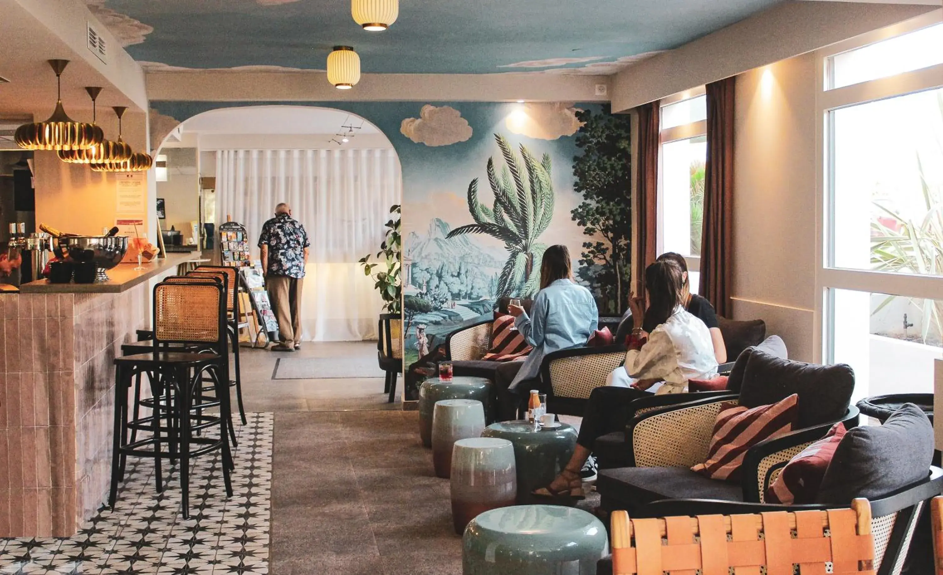 People in Hotel-Restaurant Isidore Nice Ouest People in Hotel-Restaurant Isidore Nice Ouest