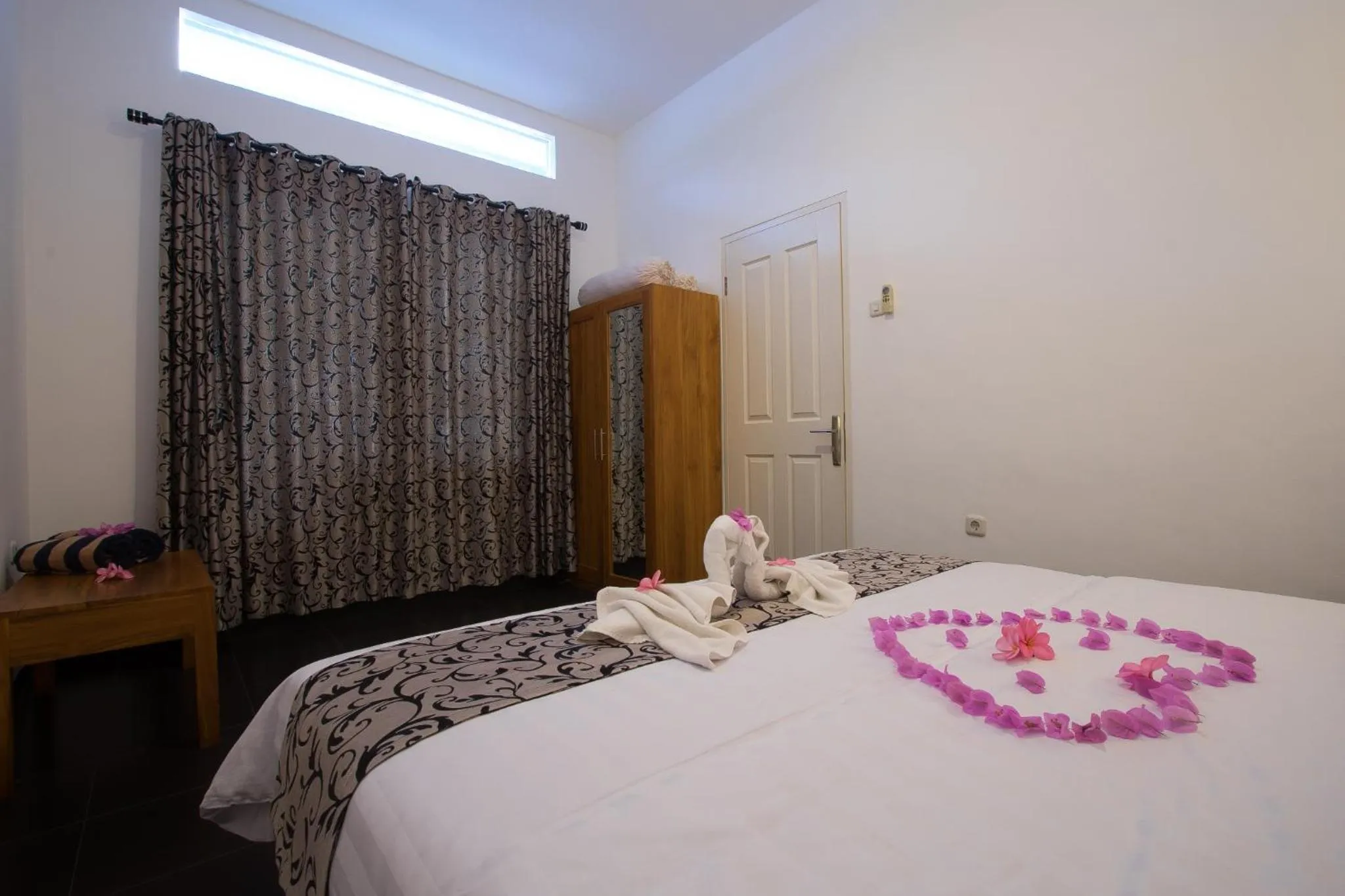 Bedroom, Bed in Dream Estate Resort