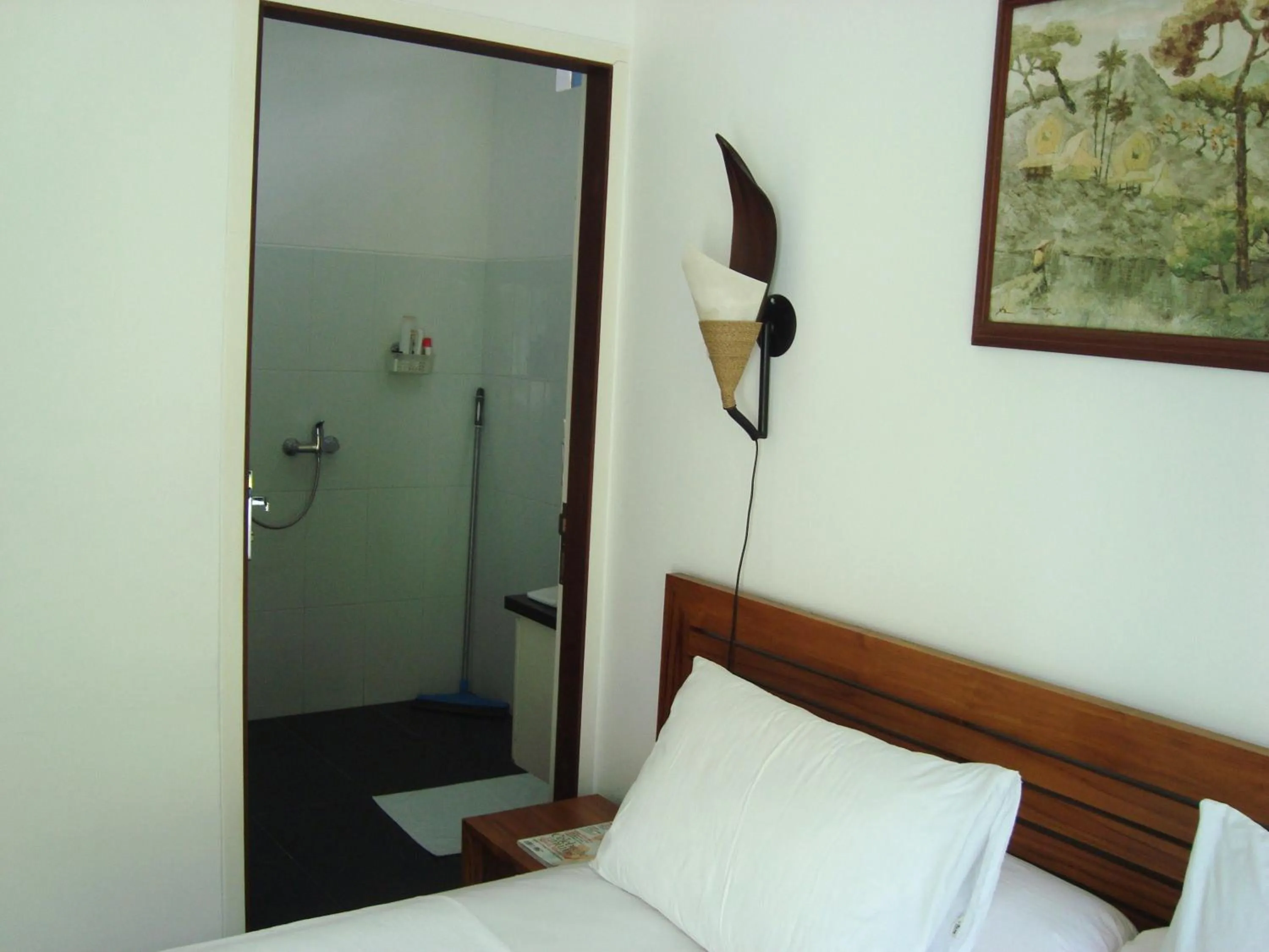 Shower, Bed in Dream Estate Resort
