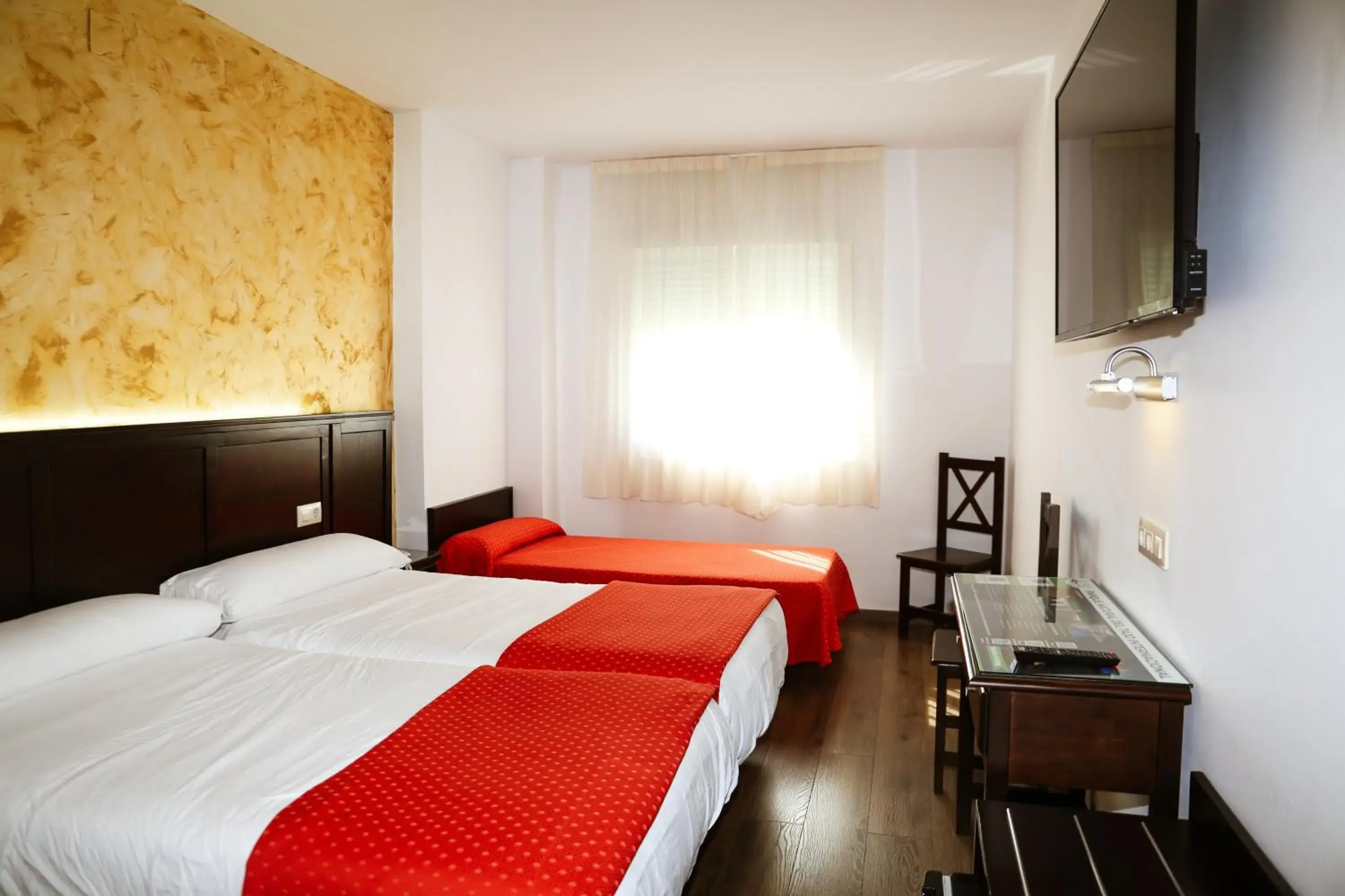 Standard Triple Room in Hotel Restaurante Sostenible La Laguna Standard Triple Room in Hotel Restaurante Sostenible La Laguna