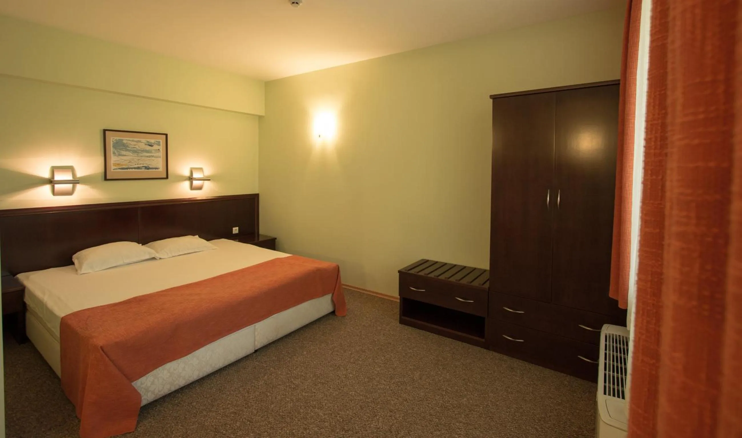 Bedroom, Bed in Hotel Divesta - self check in