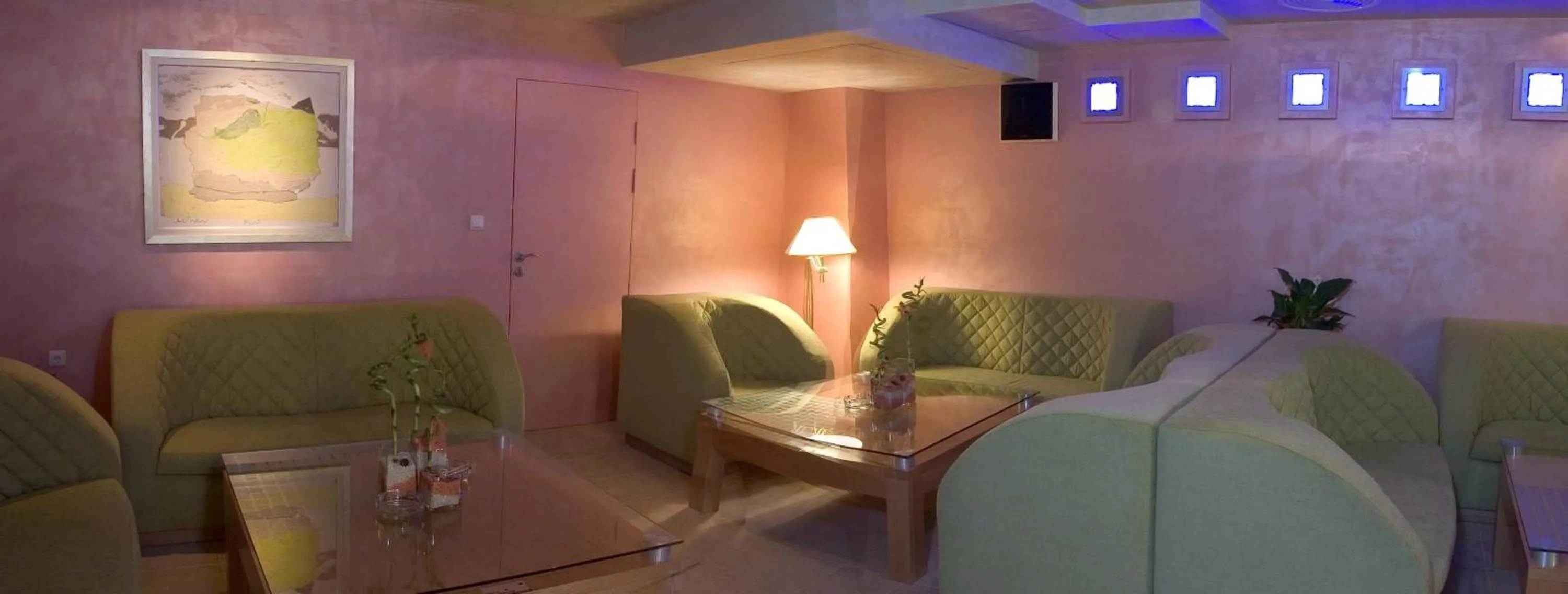 Lounge or bar in Hotel Divesta - self check in