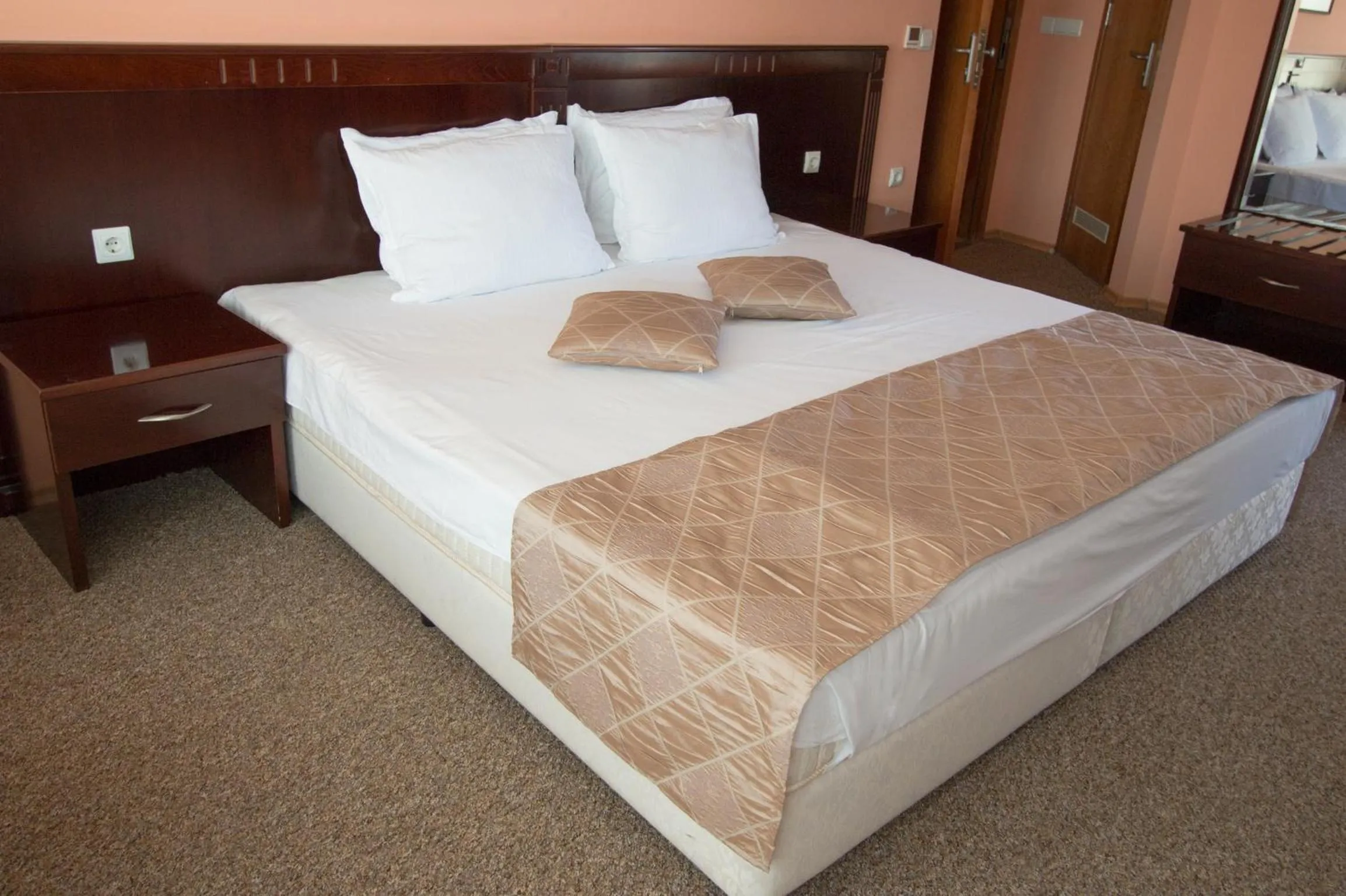 Bed in Hotel Divesta - self check in