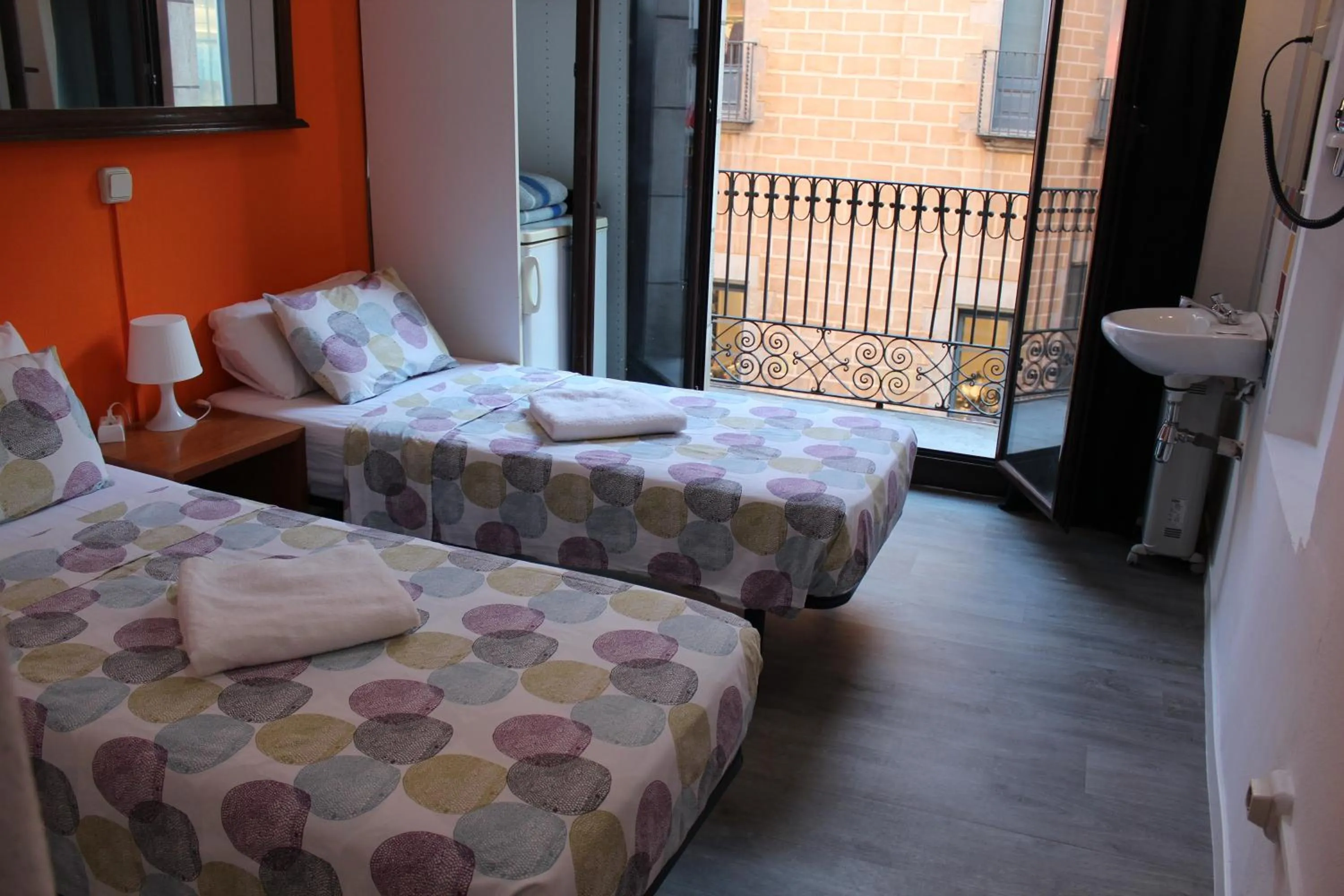 Balcony/Terrace, Bed in Pensión Arosa