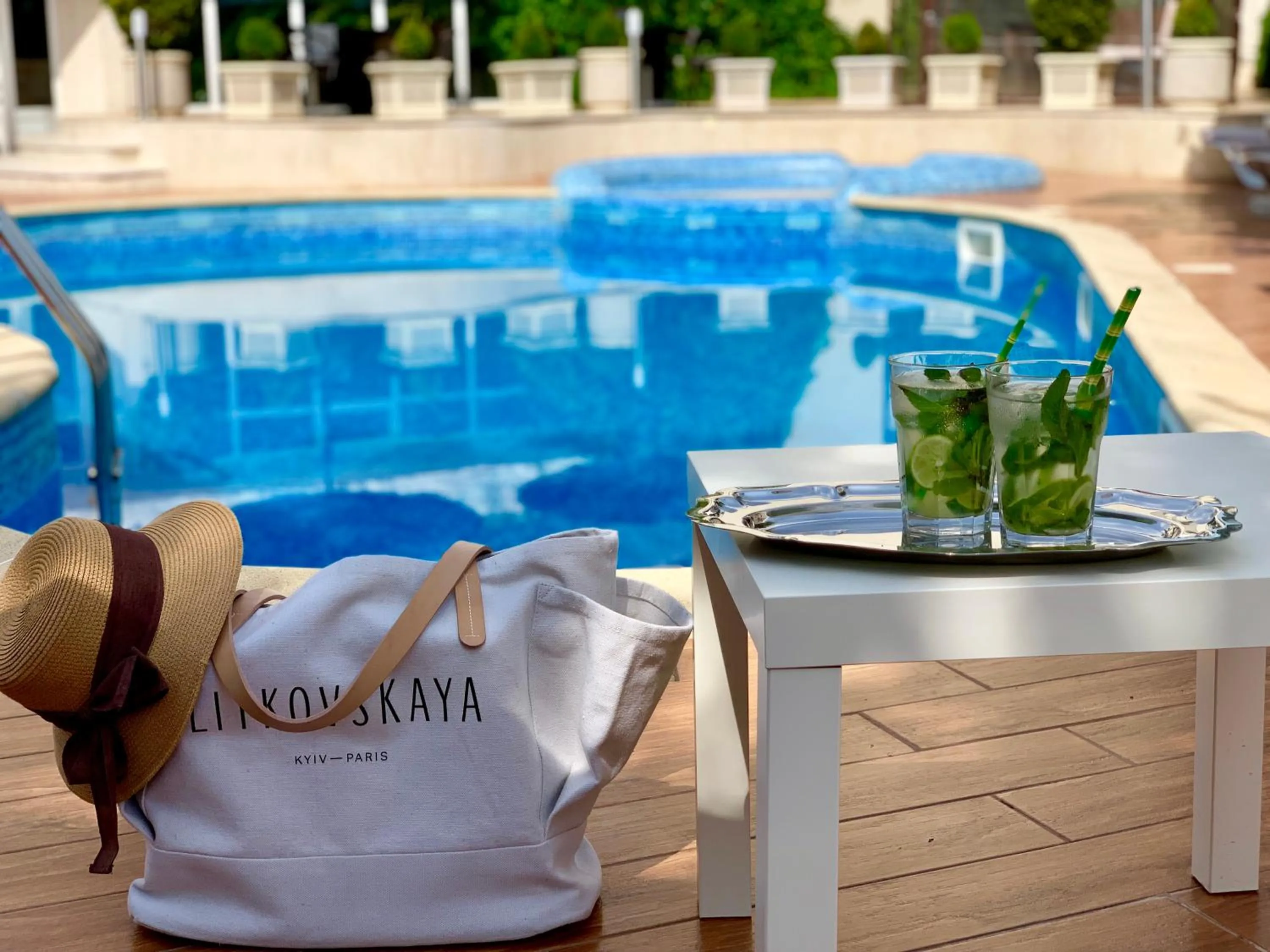 Swimming pool in Atlantic Hotel - Free Parking