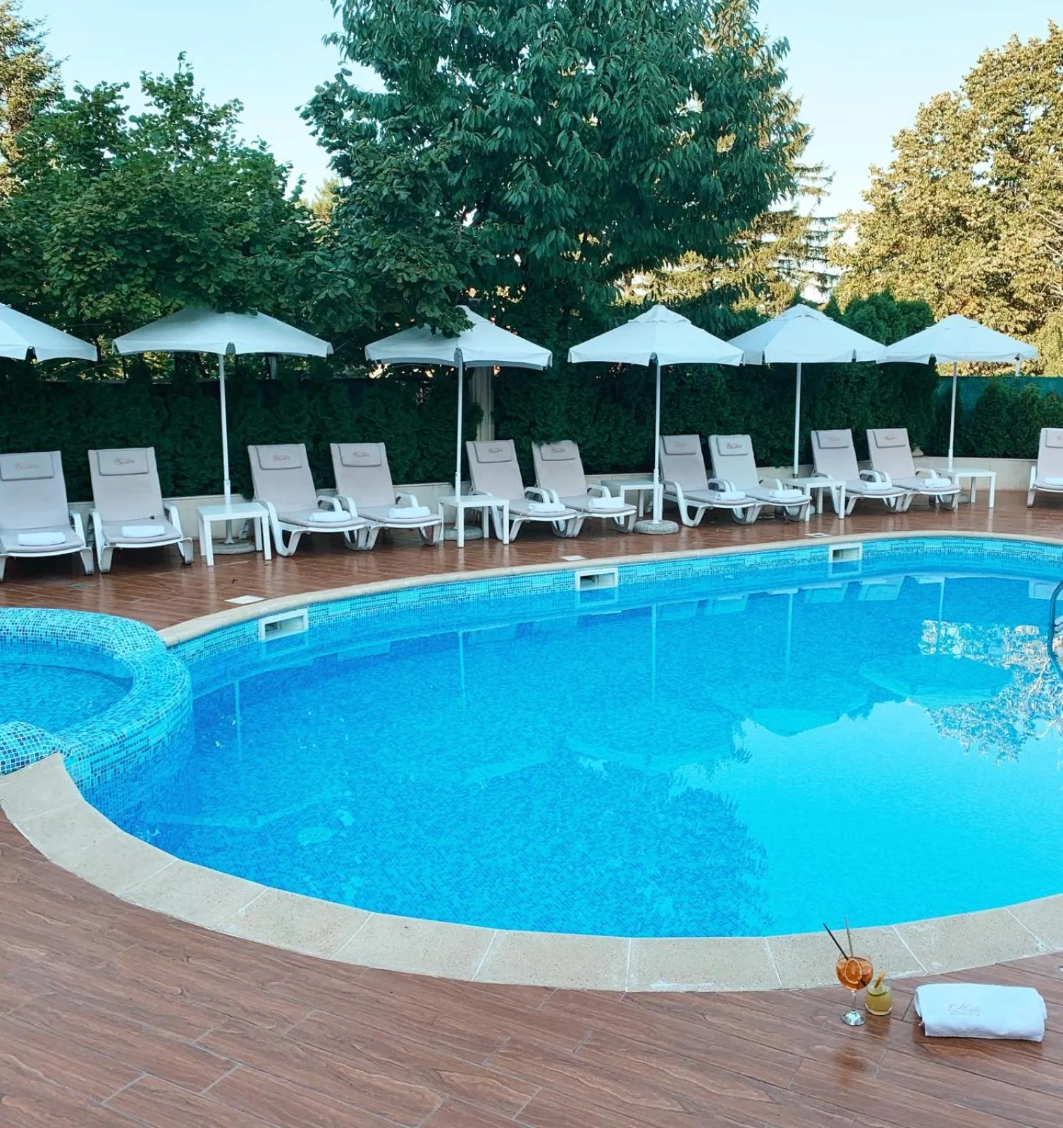 Swimming pool in Atlantic Hotel - Free Parking