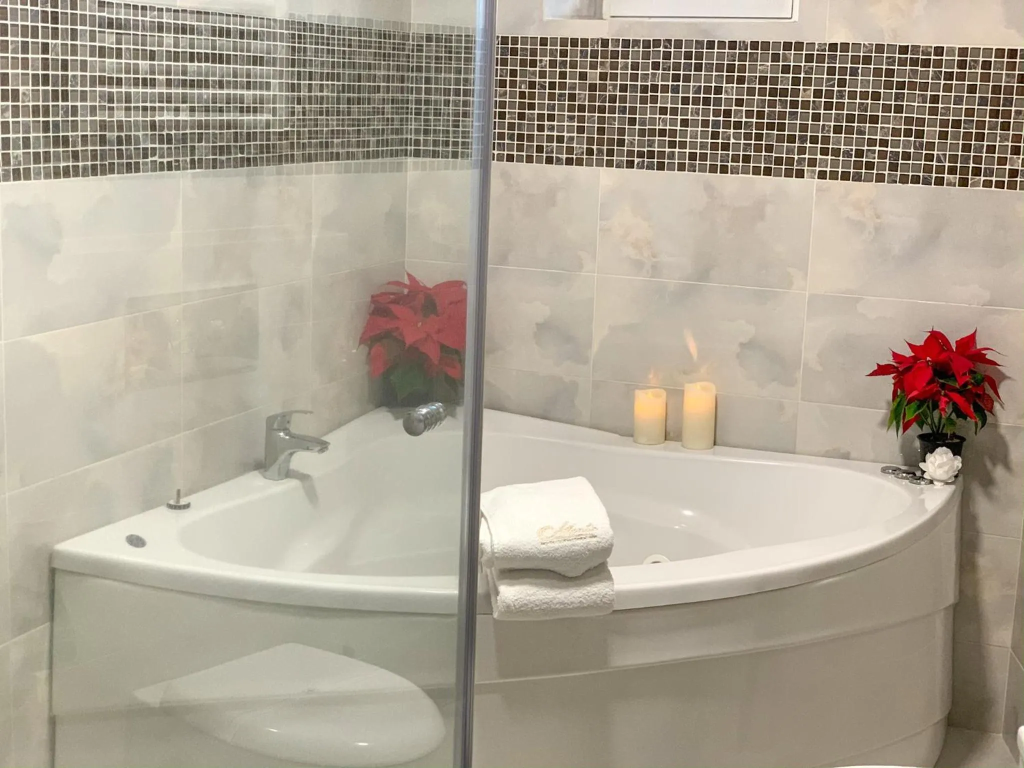 Hot Tub in Atlantic Hotel - Free Parking