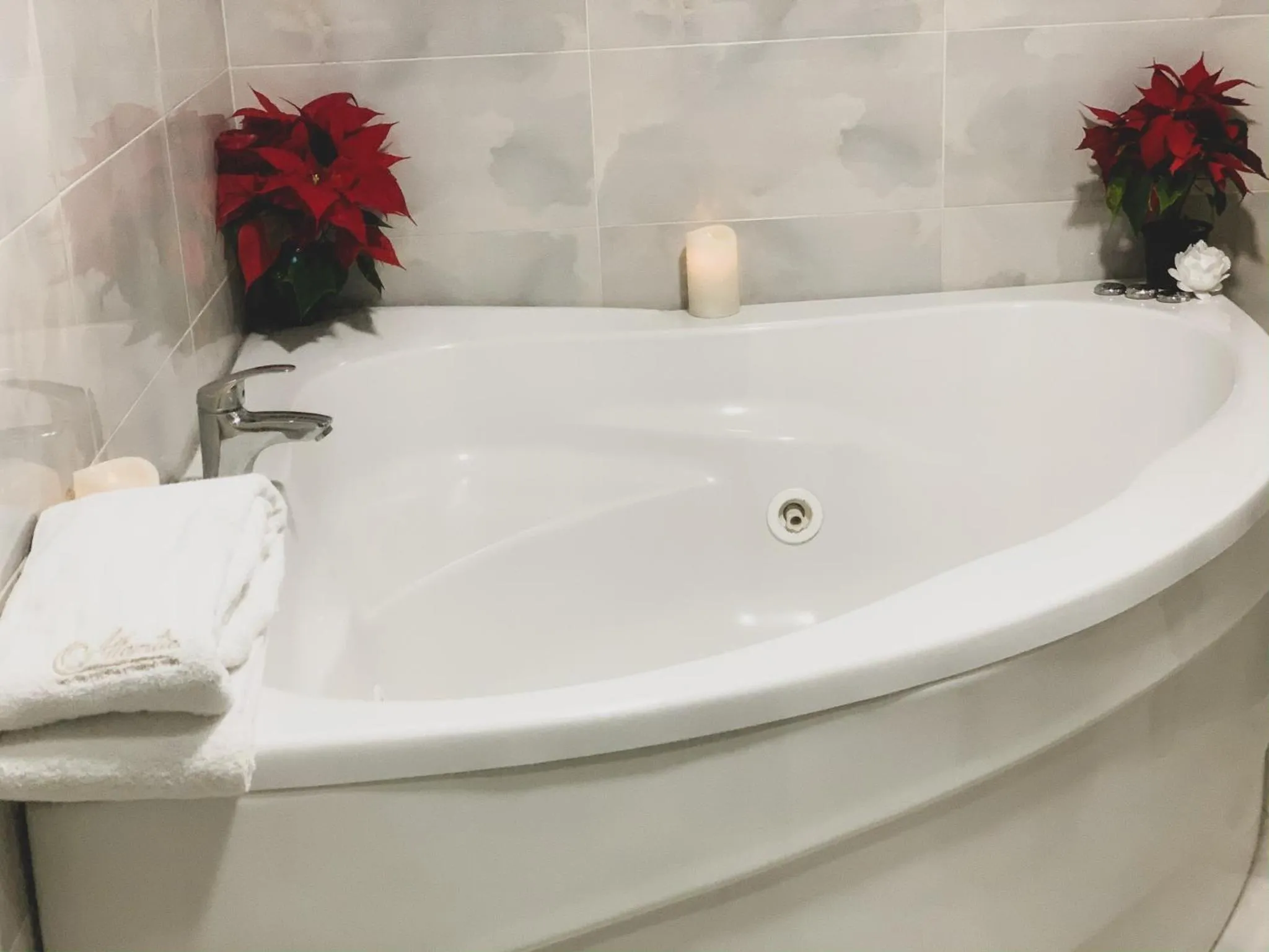 Hot Tub in Atlantic Hotel - Free Parking