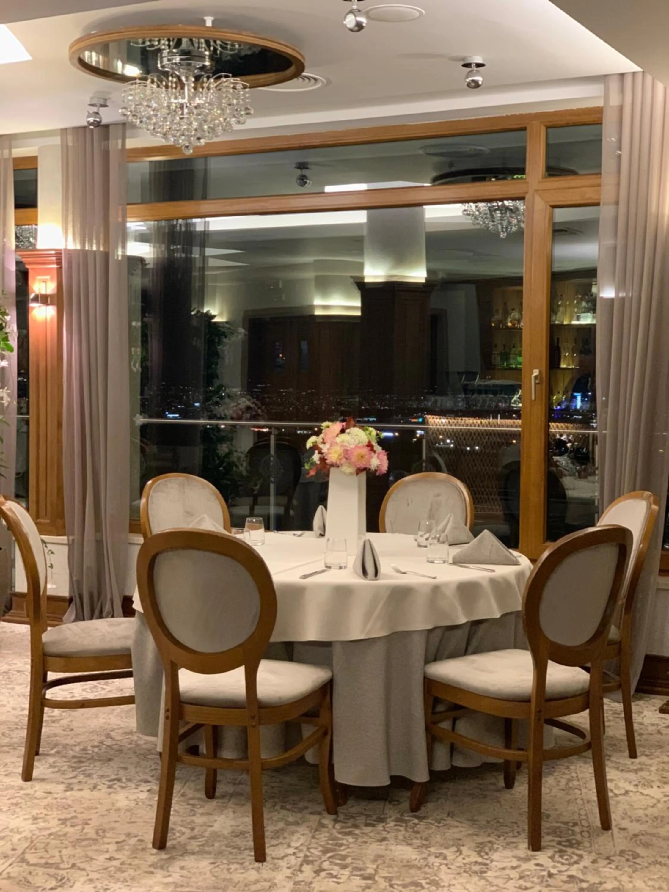 Restaurant/places to eat in Atlantic Hotel - Free Parking