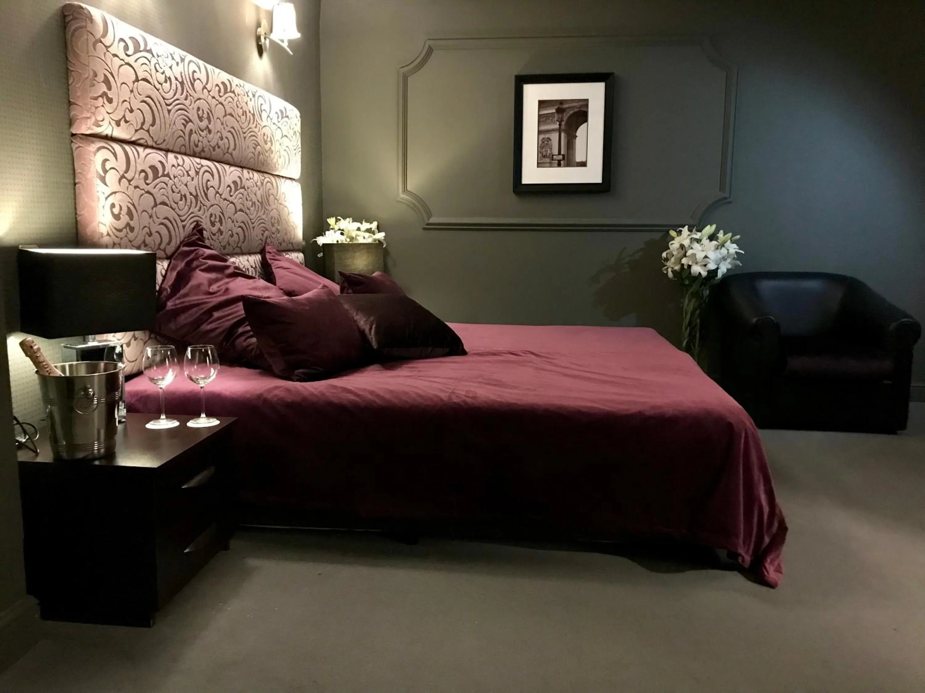 Bed in Atlantic Hotel - Free Parking