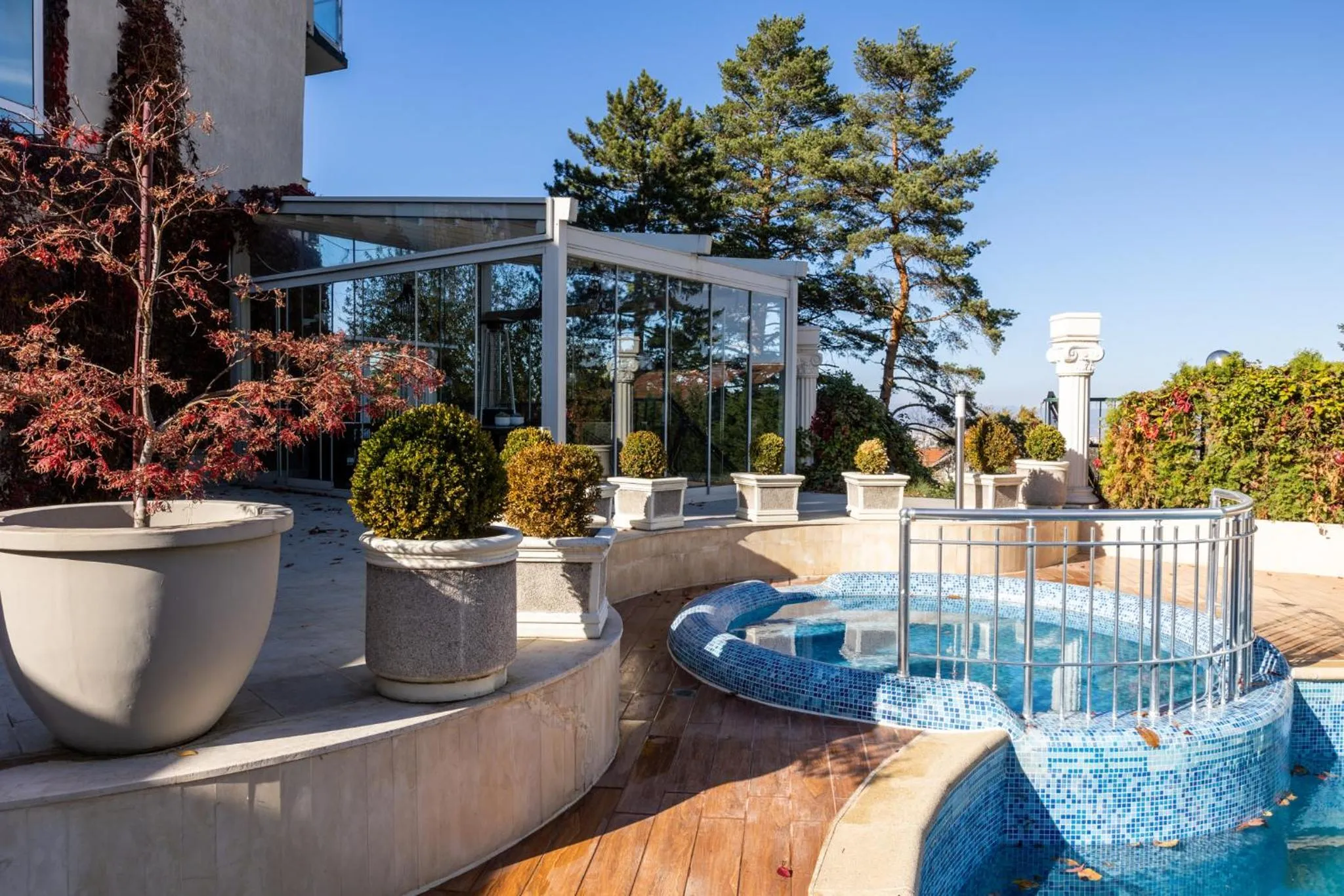 Swimming pool in Atlantic Hotel - Free Parking