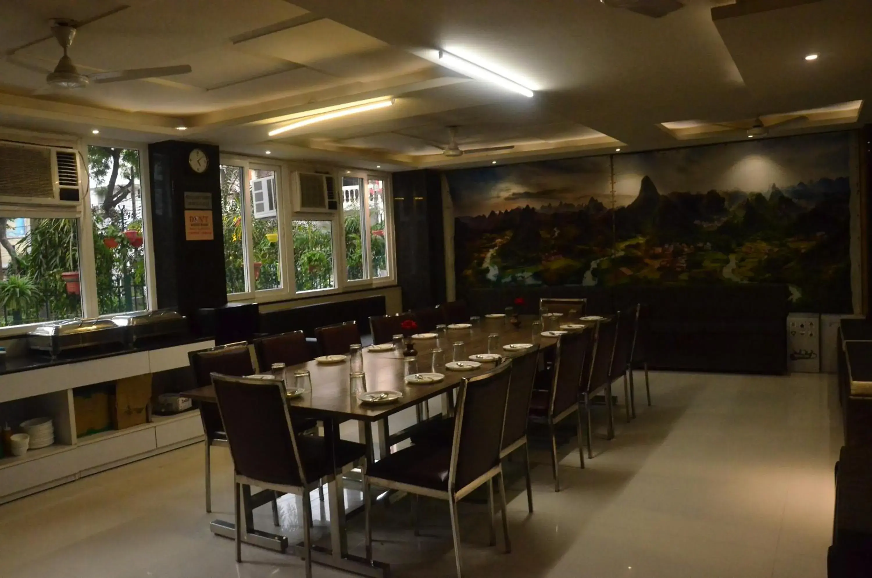 Restaurant/places to eat in Hotel Sopan Heights Restaurant/places to eat in Hotel Sopan Heights