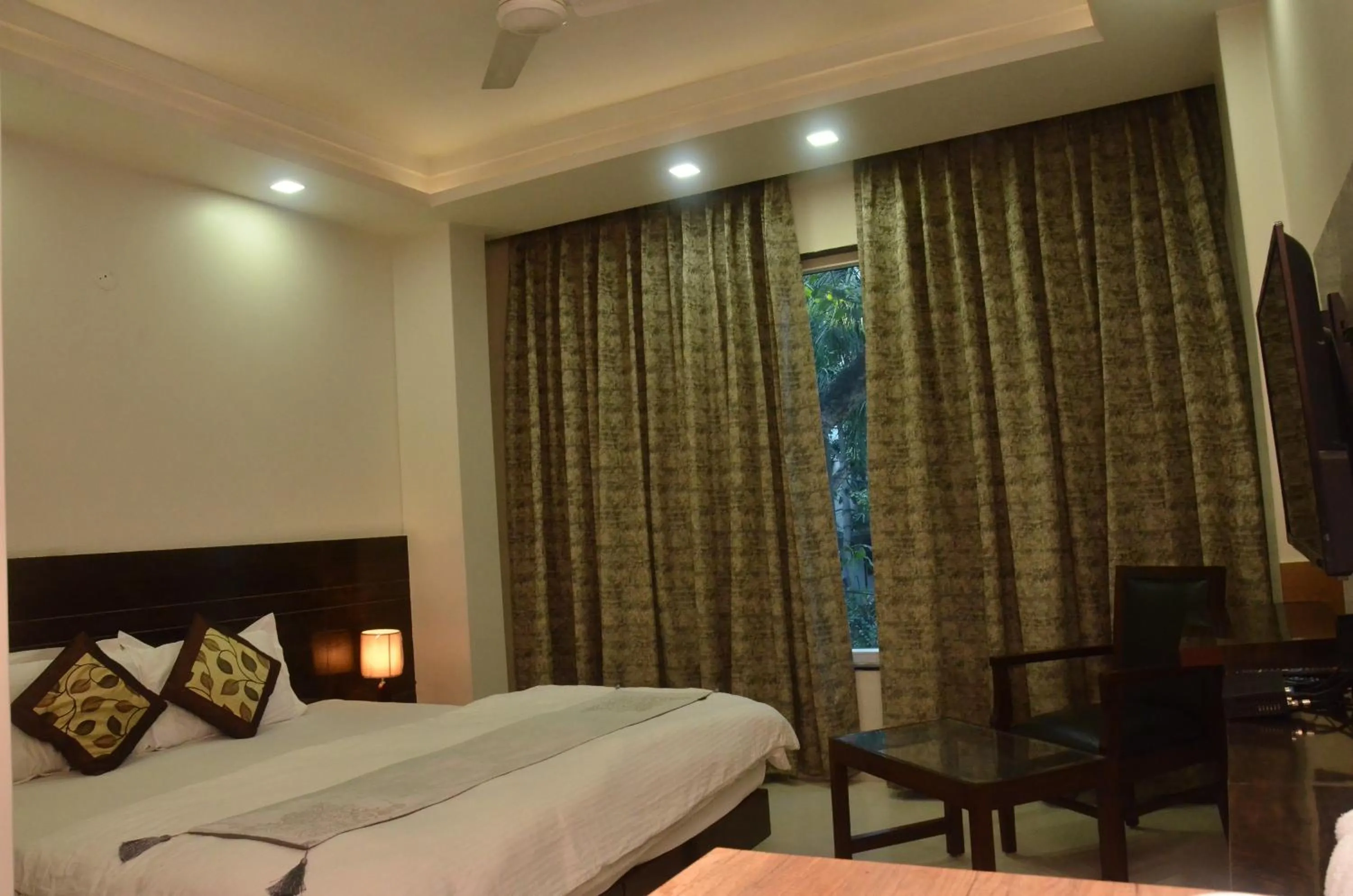 Photo of the whole room, Bed in Hotel Sopan Heights