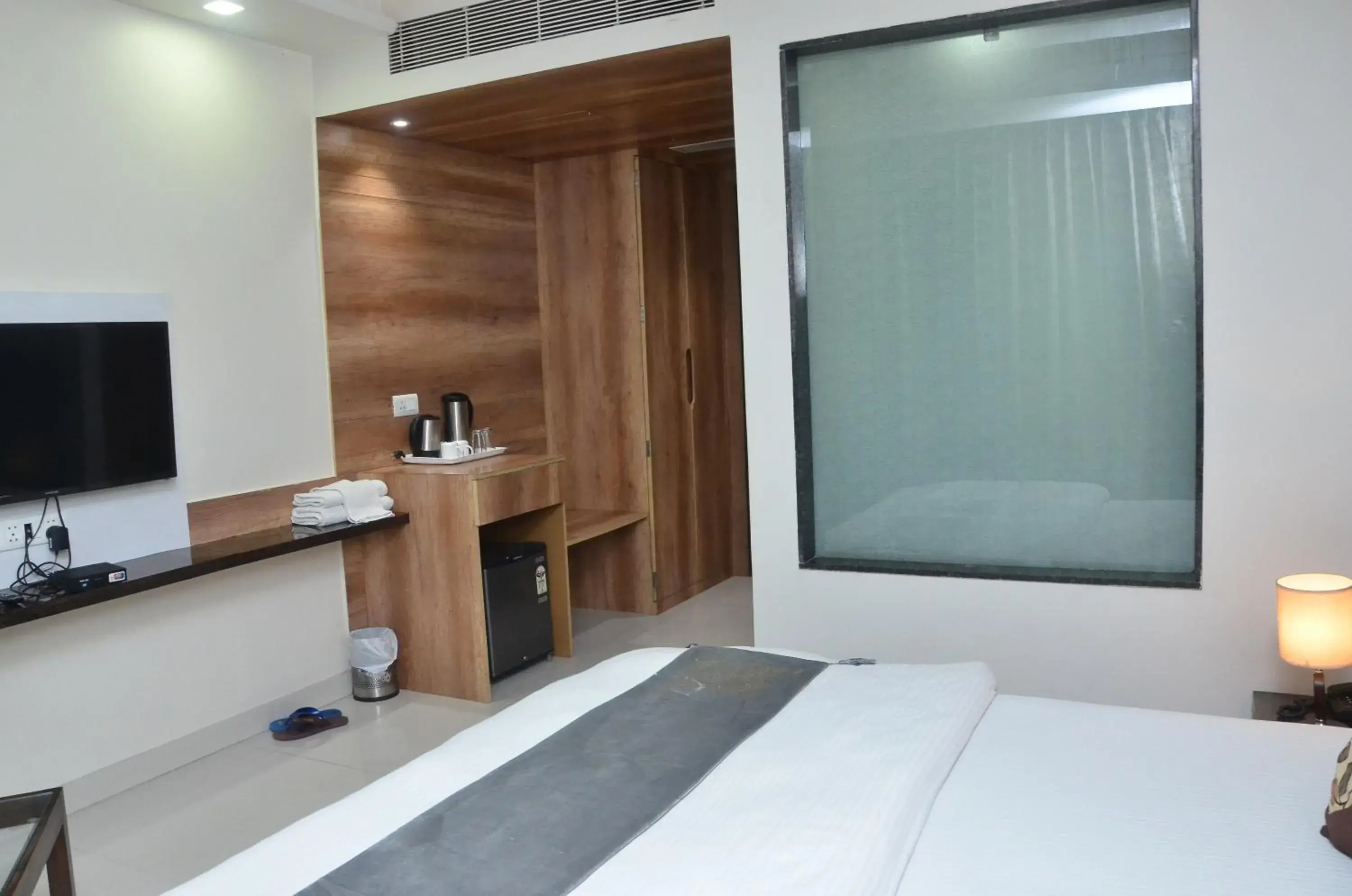 Photo of the whole room, Bed in Hotel Sopan Heights Photo of the whole room, Bed in Hotel Sopan Heights