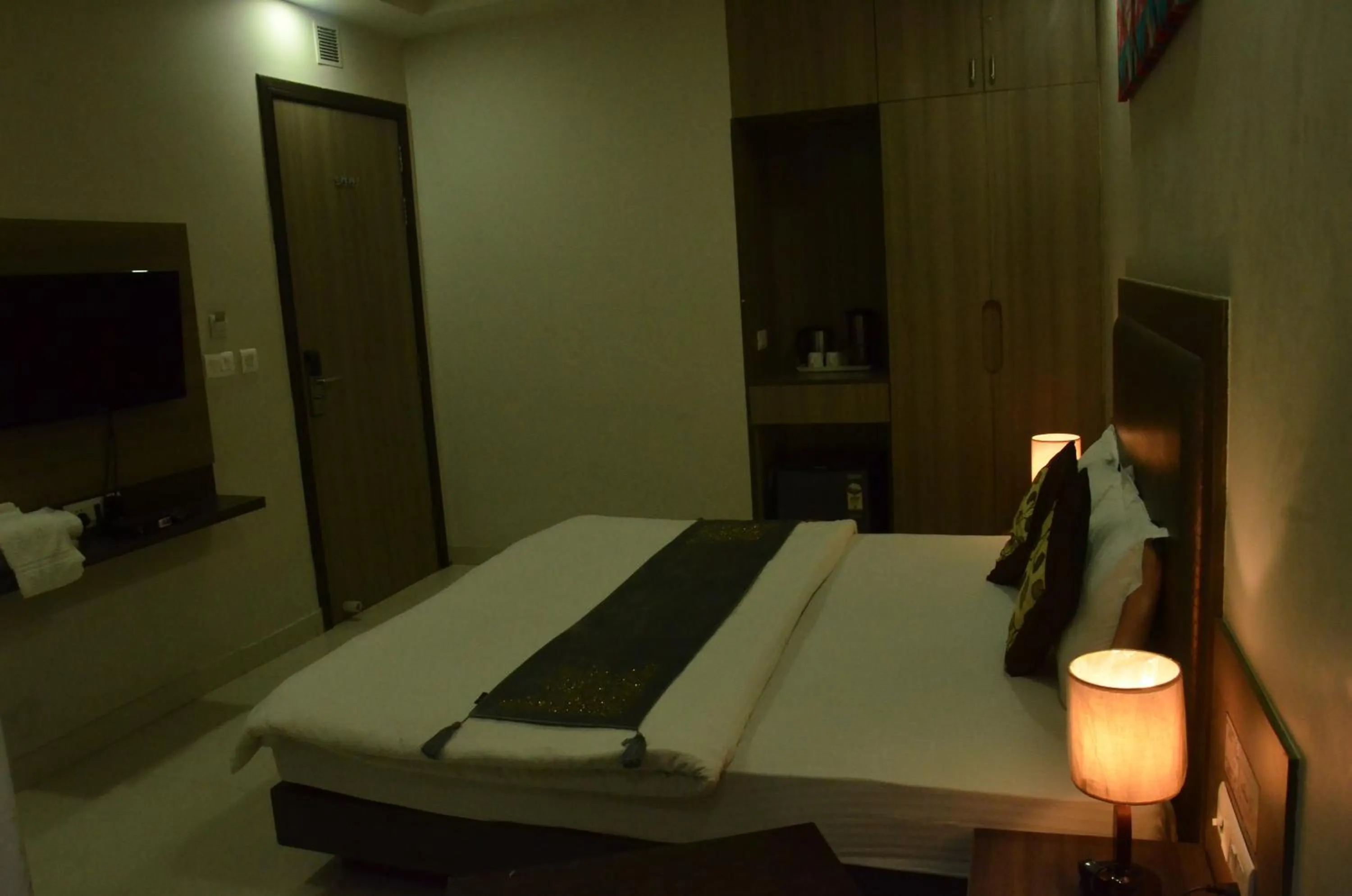 Bedroom, Bed in Hotel Sopan Heights