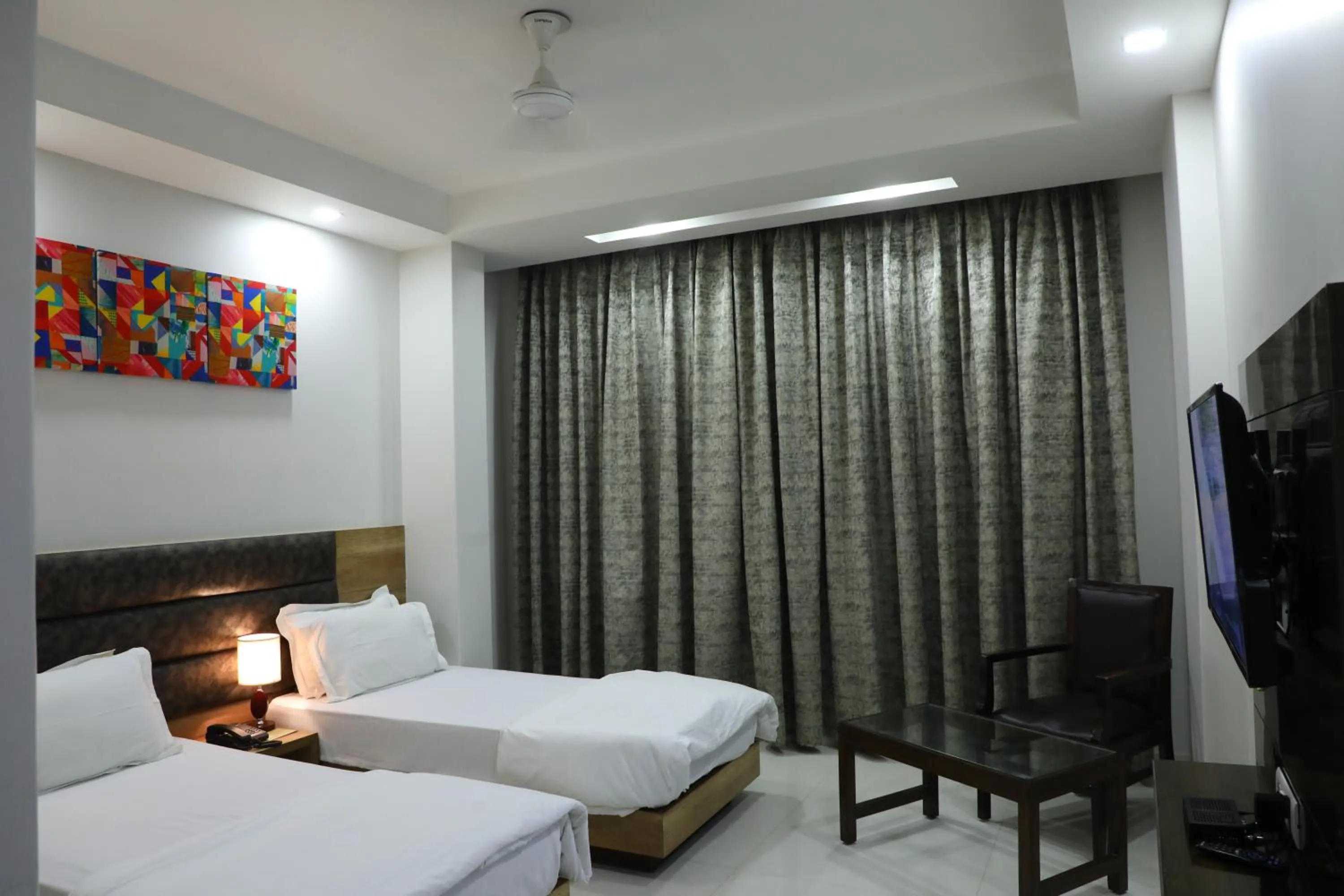 Bed in Hotel Sopan Heights