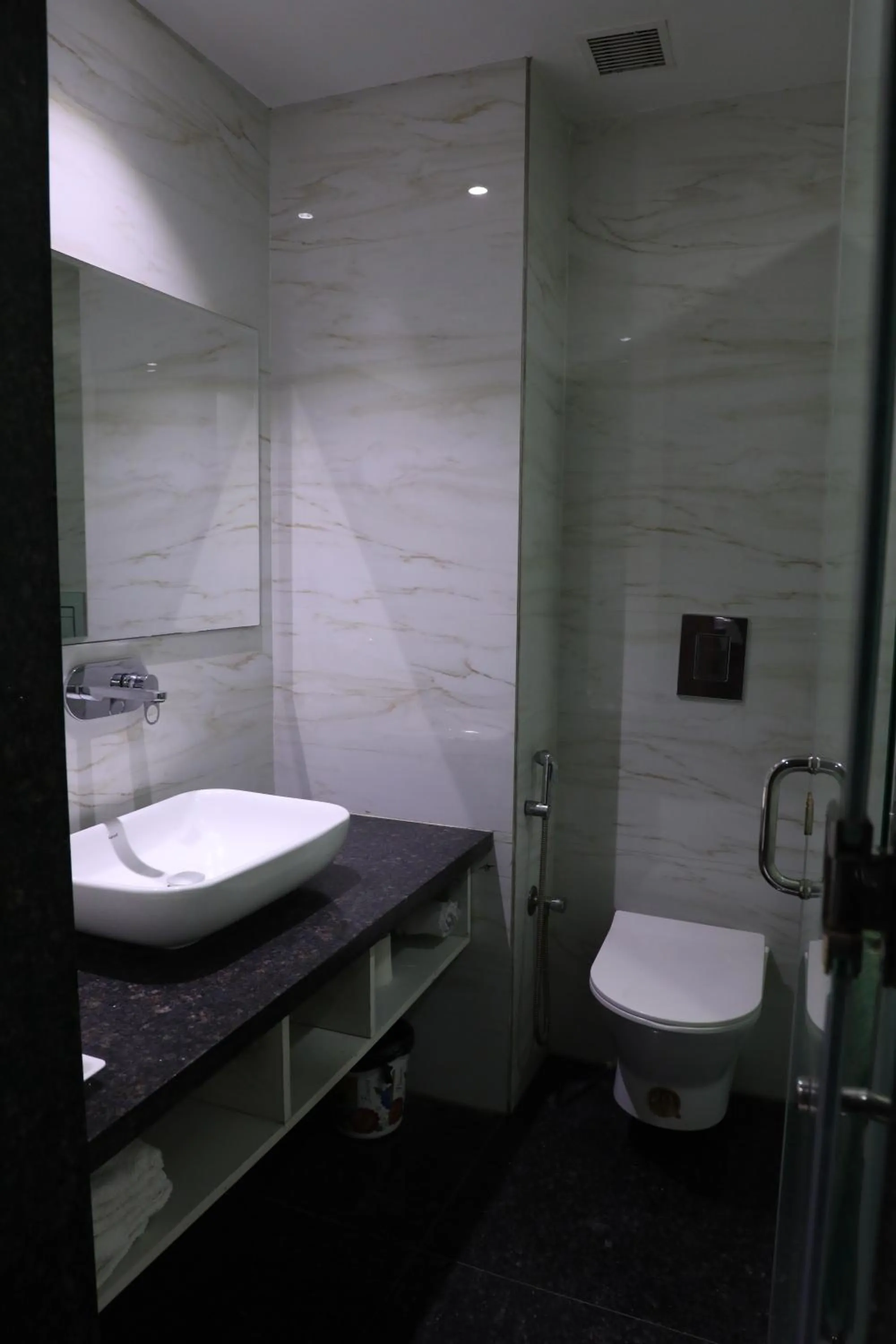 Bathroom in Hotel Sopan Heights