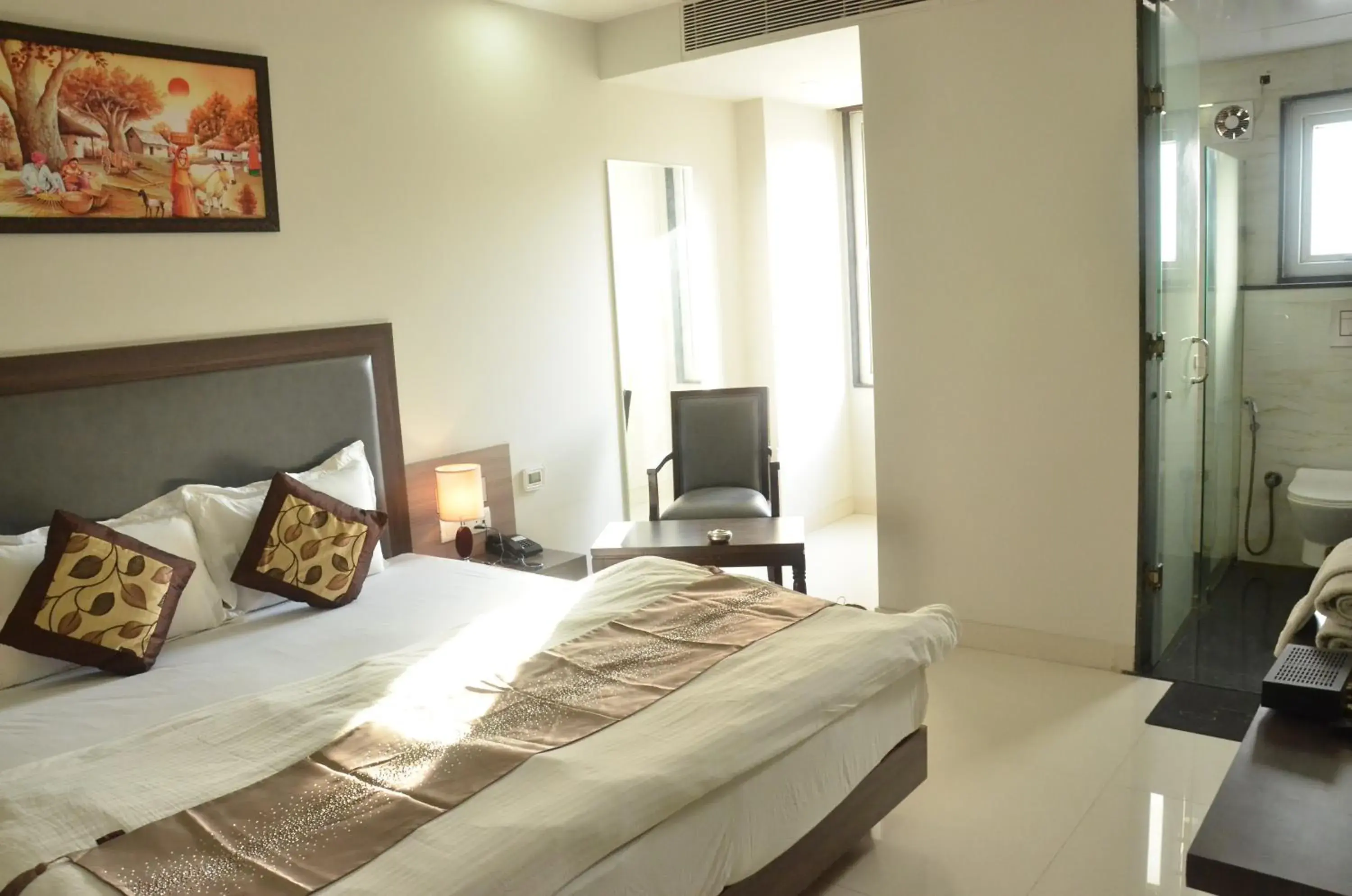 Photo of the whole room, Bed in Hotel Sopan Heights Photo of the whole room, Bed in Hotel Sopan Heights