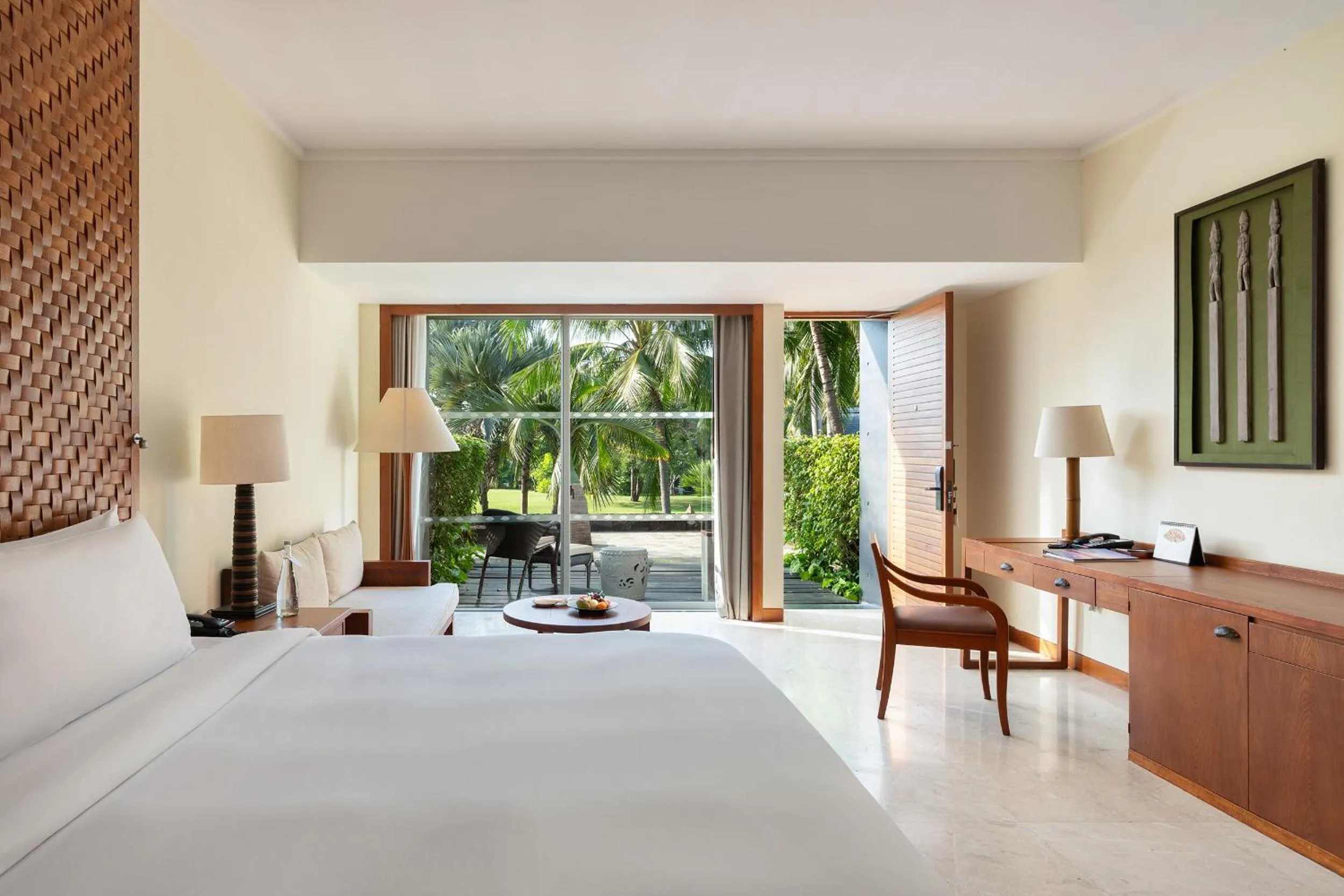 Photo of the whole room, Bed in Mandarin Oriental, Sanya