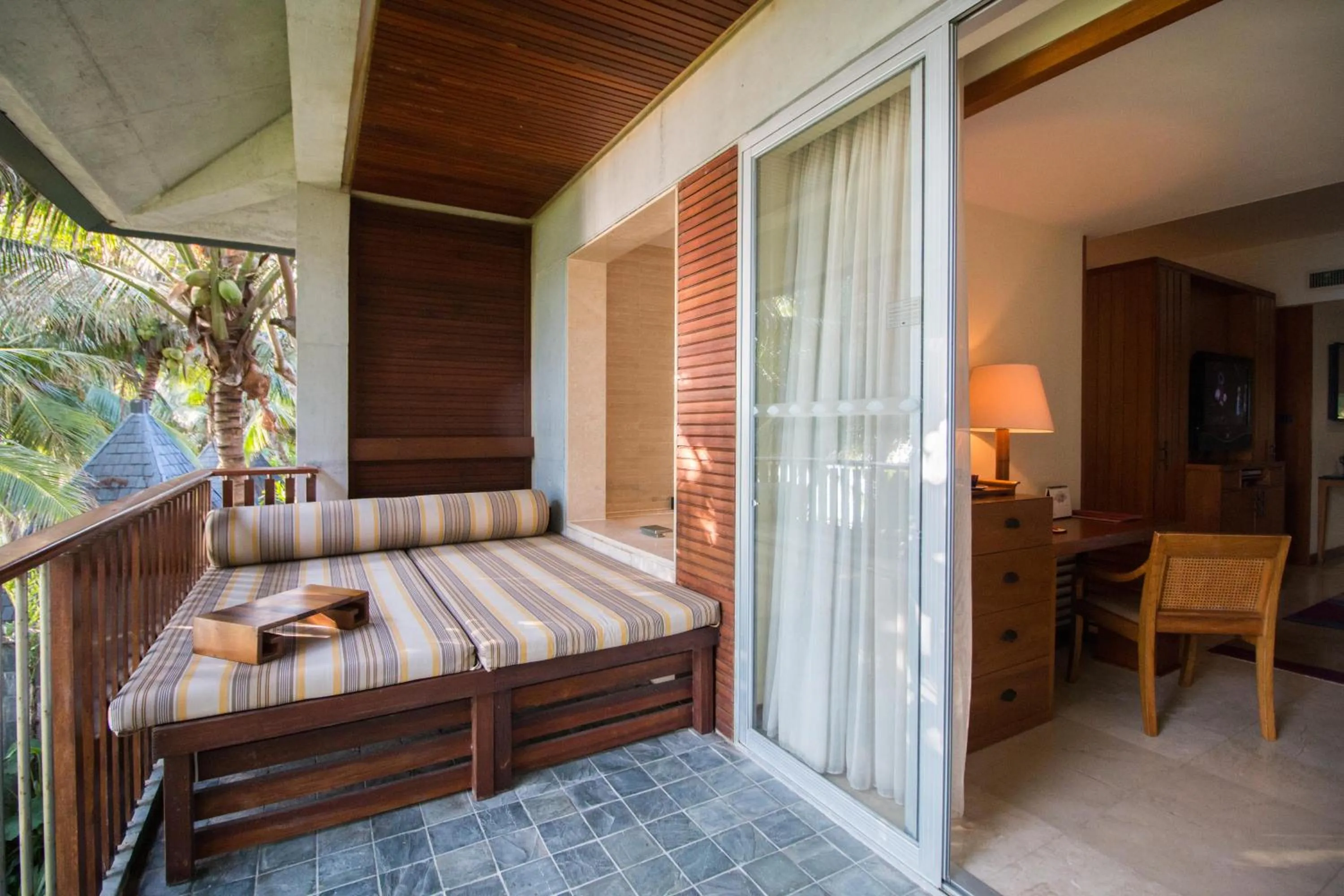 Balcony/Terrace, Bed in Mandarin Oriental, Sanya