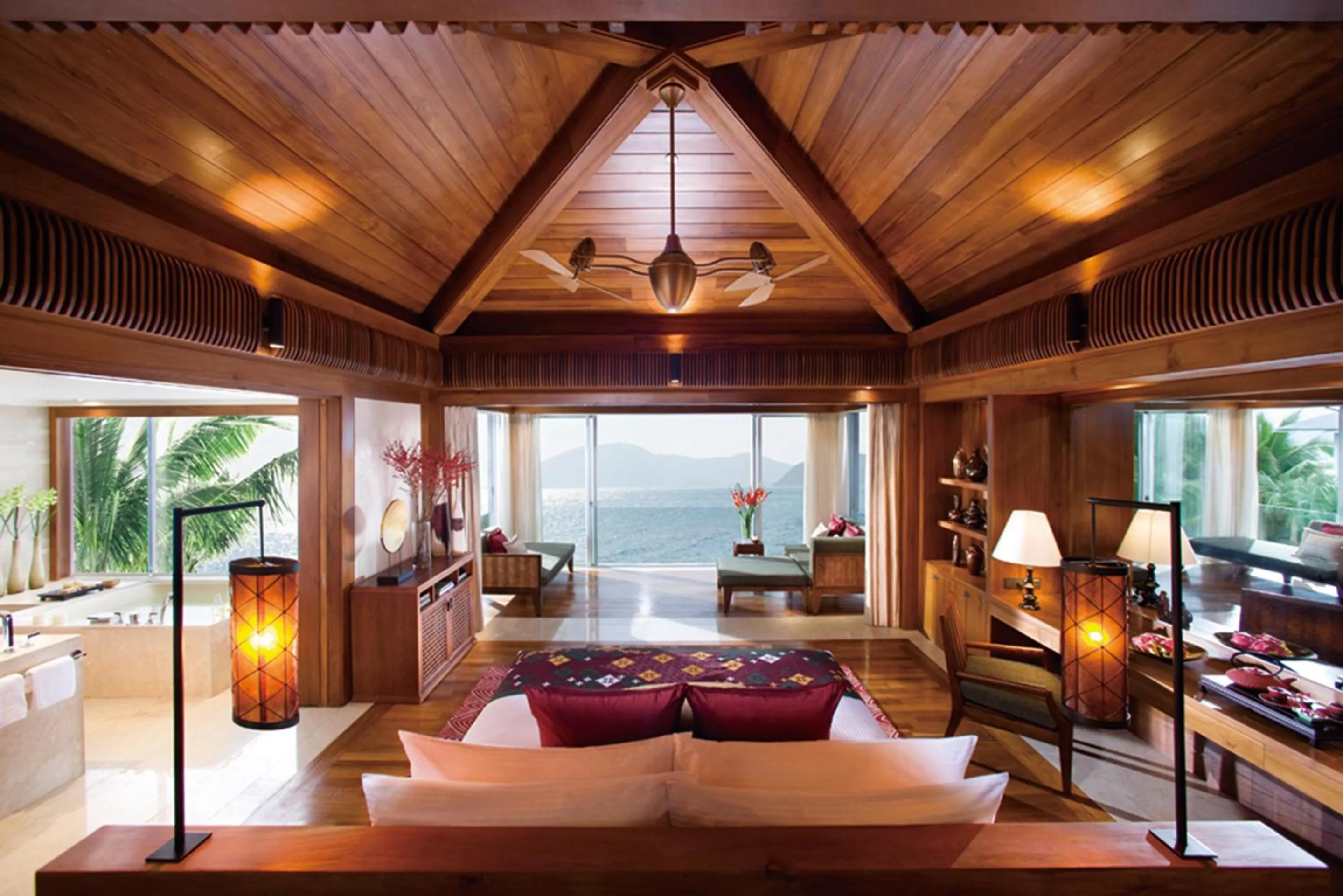 Bed in Mandarin Oriental, Sanya
