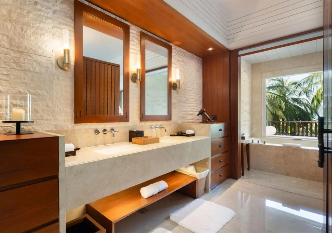 Toilet in Mandarin Oriental, Sanya
