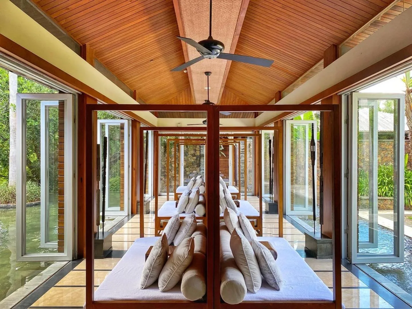 Spa and wellness centre/facilities, Bed in Mandarin Oriental, Sanya