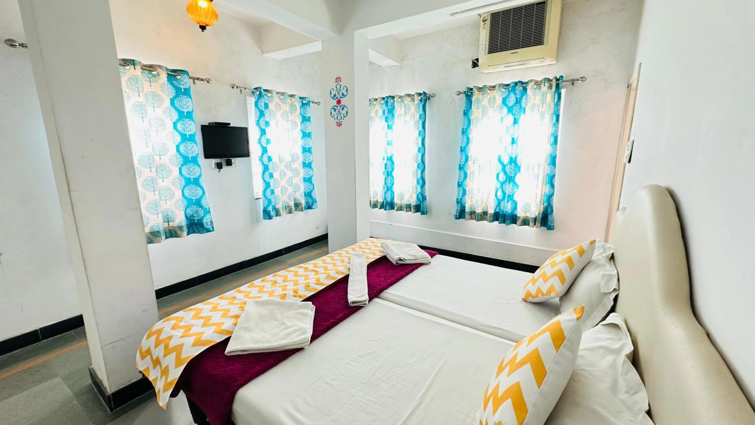 Bed in Maa Ji House on Lake Pichola