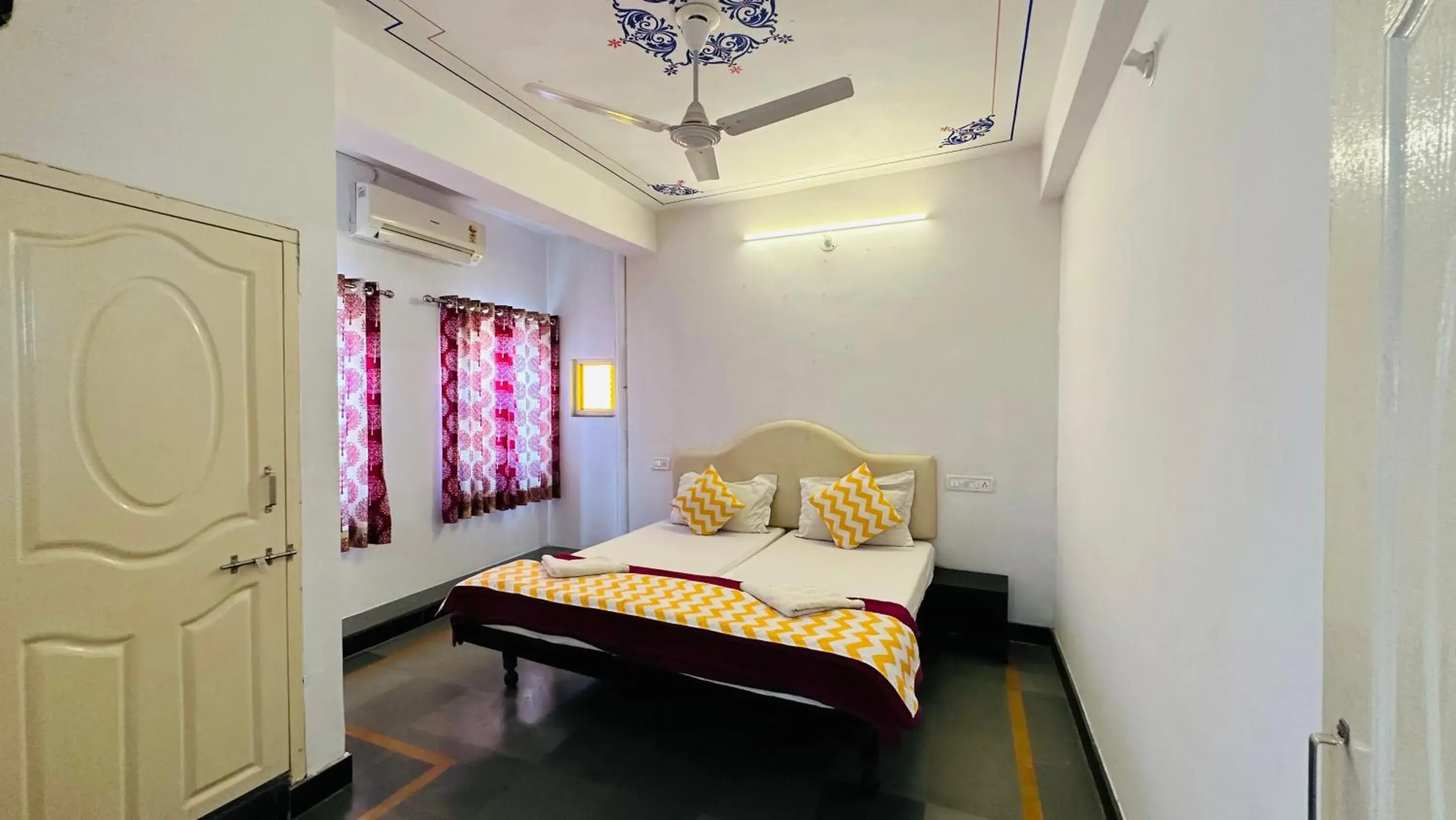 Bed in Maa Ji House on Lake Pichola Bed in Maa Ji House on Lake Pichola