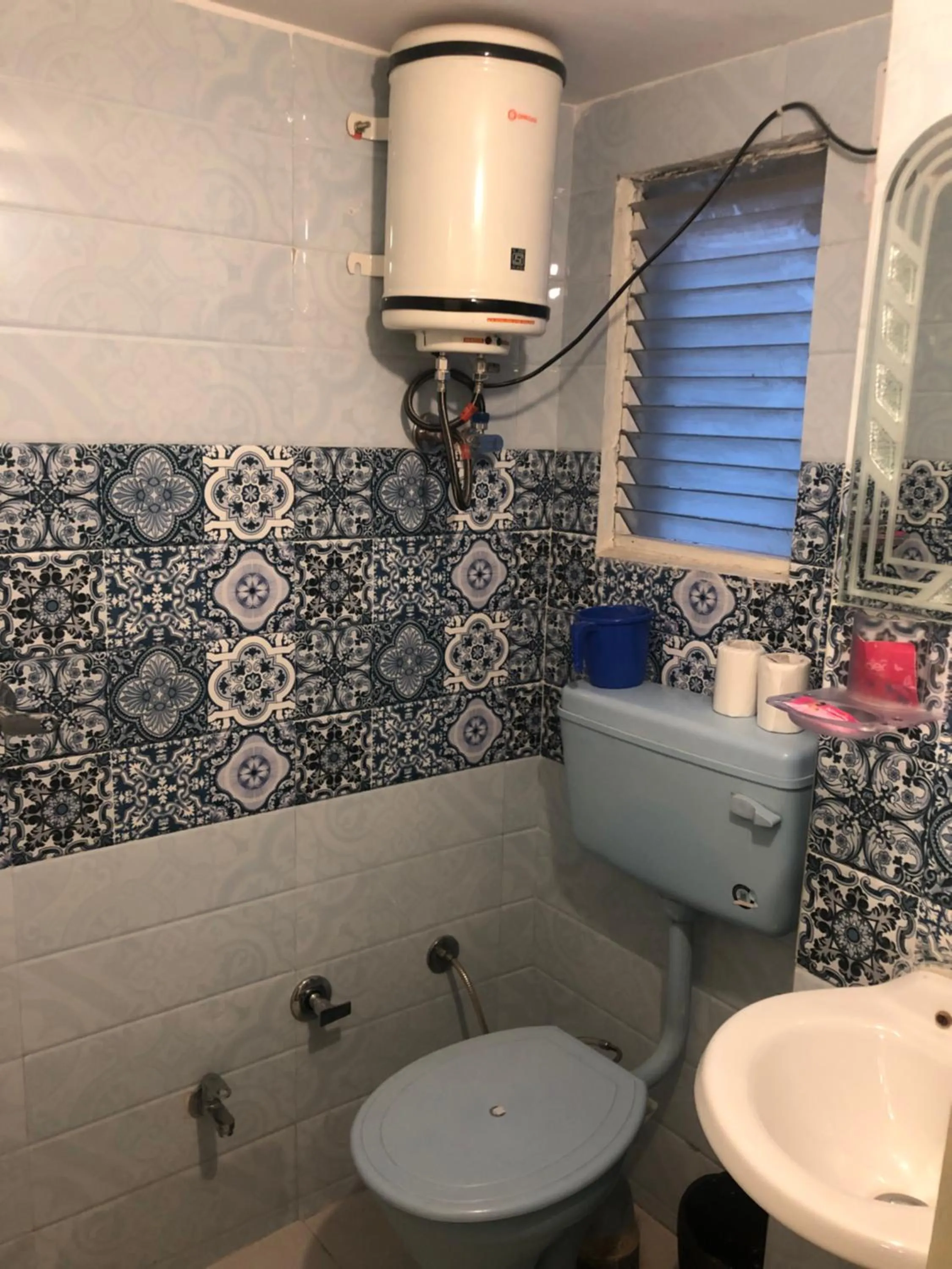 Shower in Maa Ji House on Lake Pichola