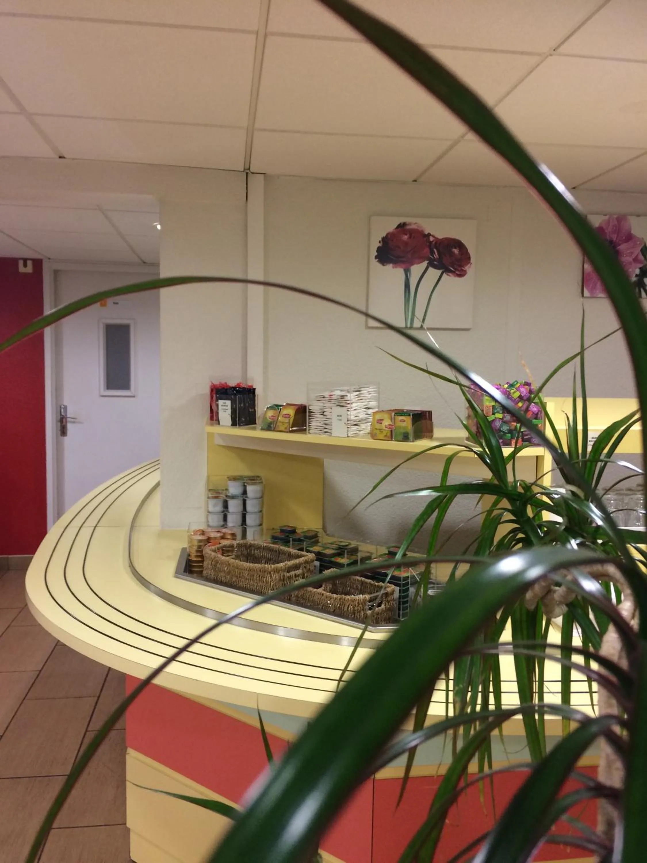 Food and drinks in Premiere Classe Tours Sud - Chambray Lès Tours