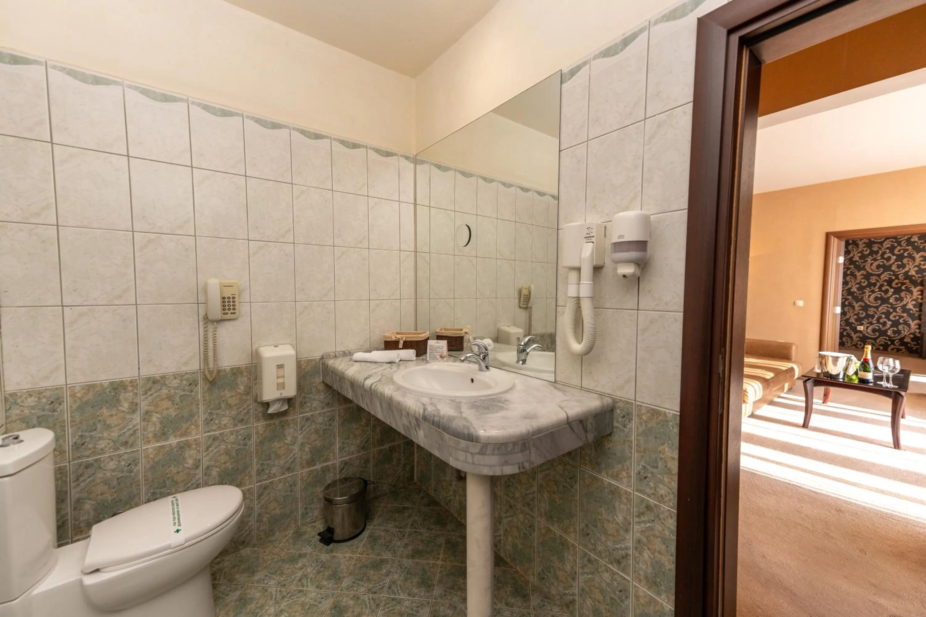 Shower in Spa Hotel Dvoretsa