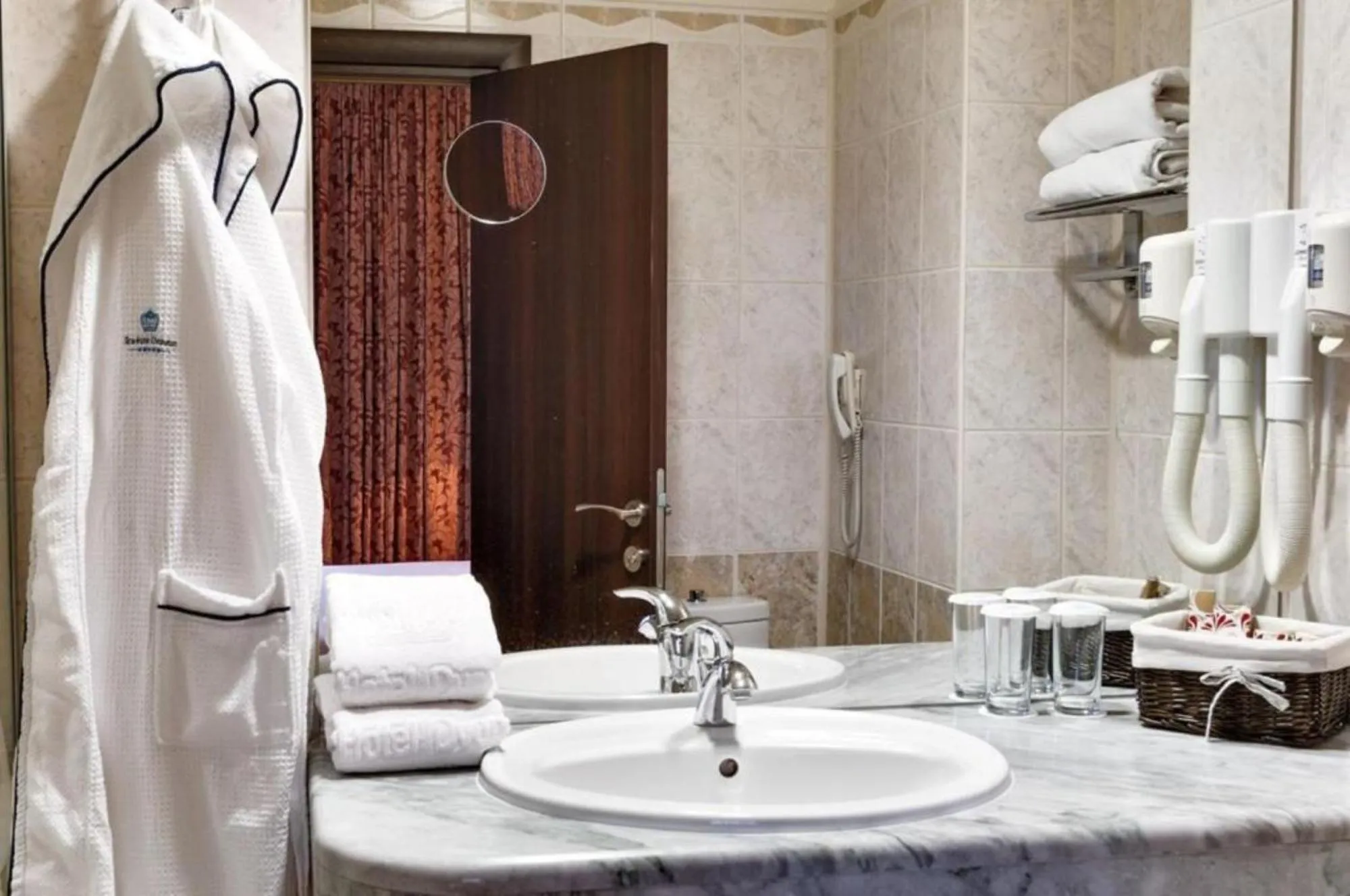 Shower in Spa Hotel Dvoretsa