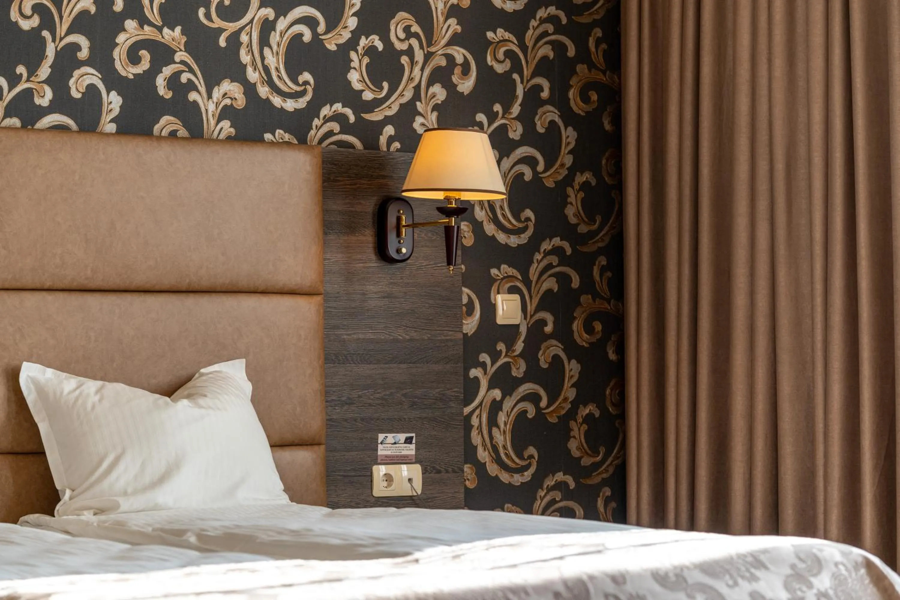 Property building, Bed in Spa Hotel Dvoretsa