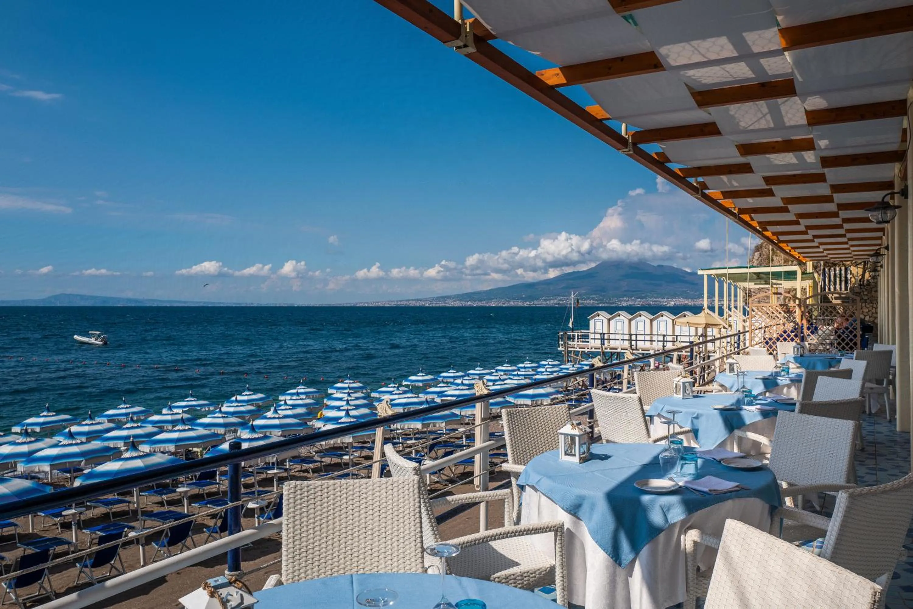 Restaurant/places to eat in Hotel Sporting