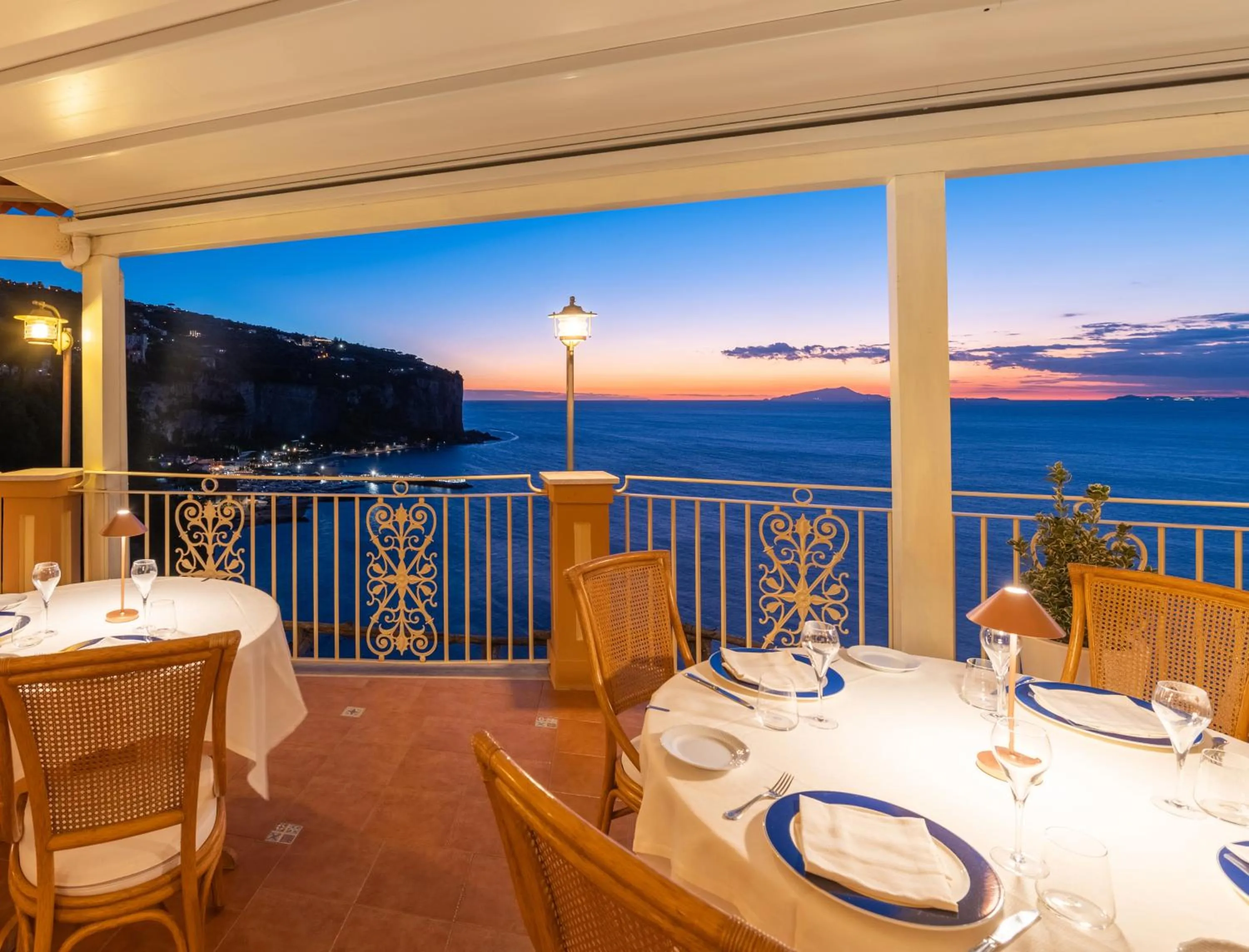 Restaurant/places to eat in Hotel Sporting