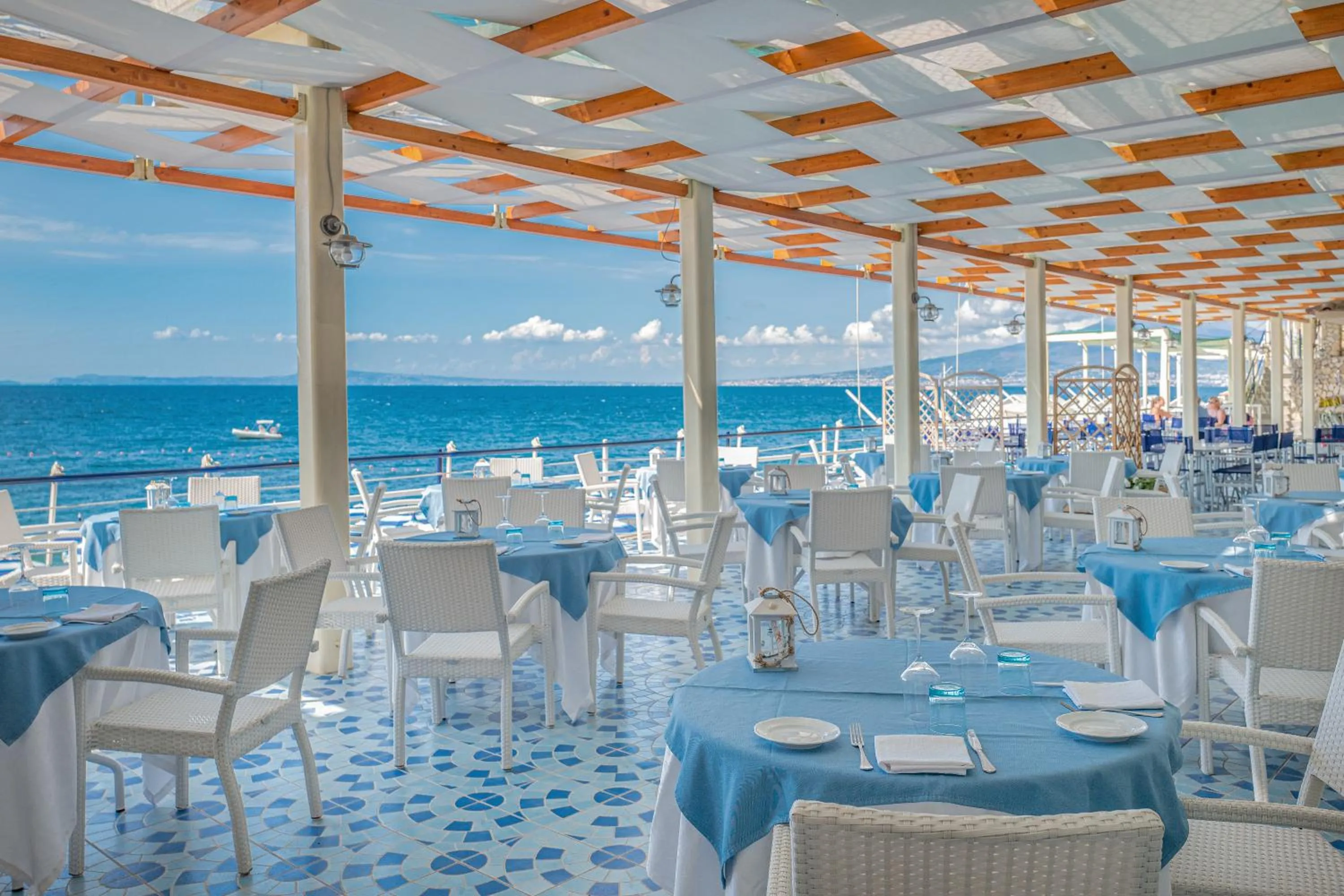 Restaurant/places to eat in Hotel Sporting