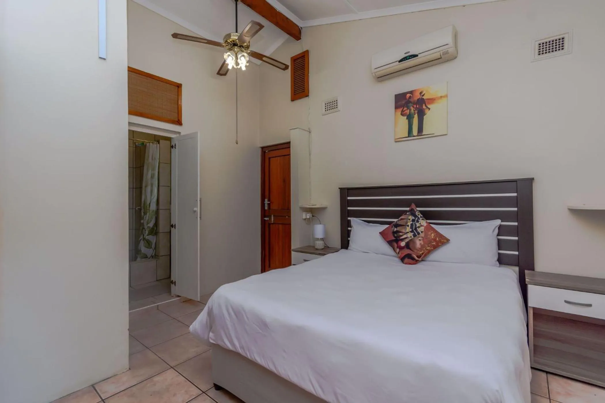 Bedroom, Bed in Jessica's Self-catering