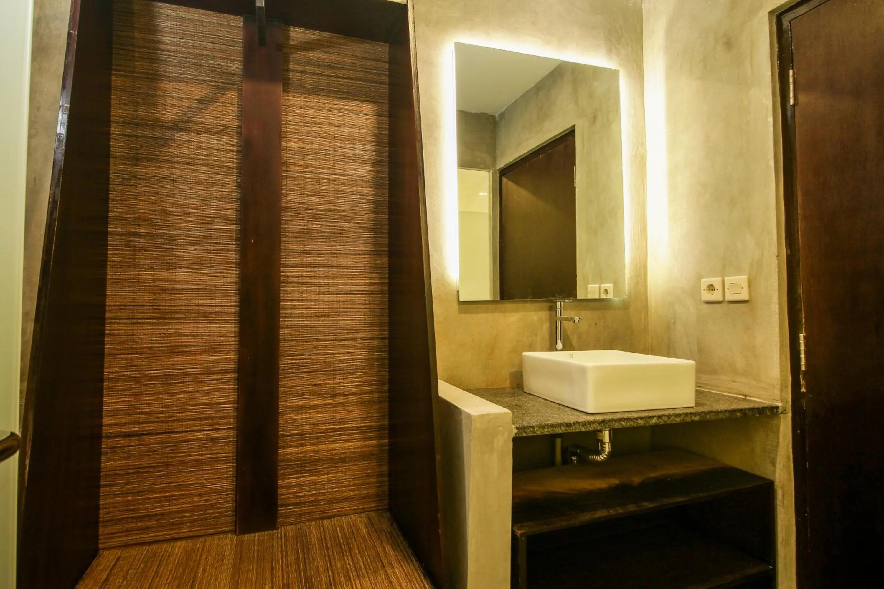 Bathroom in Watu Agung Guest House