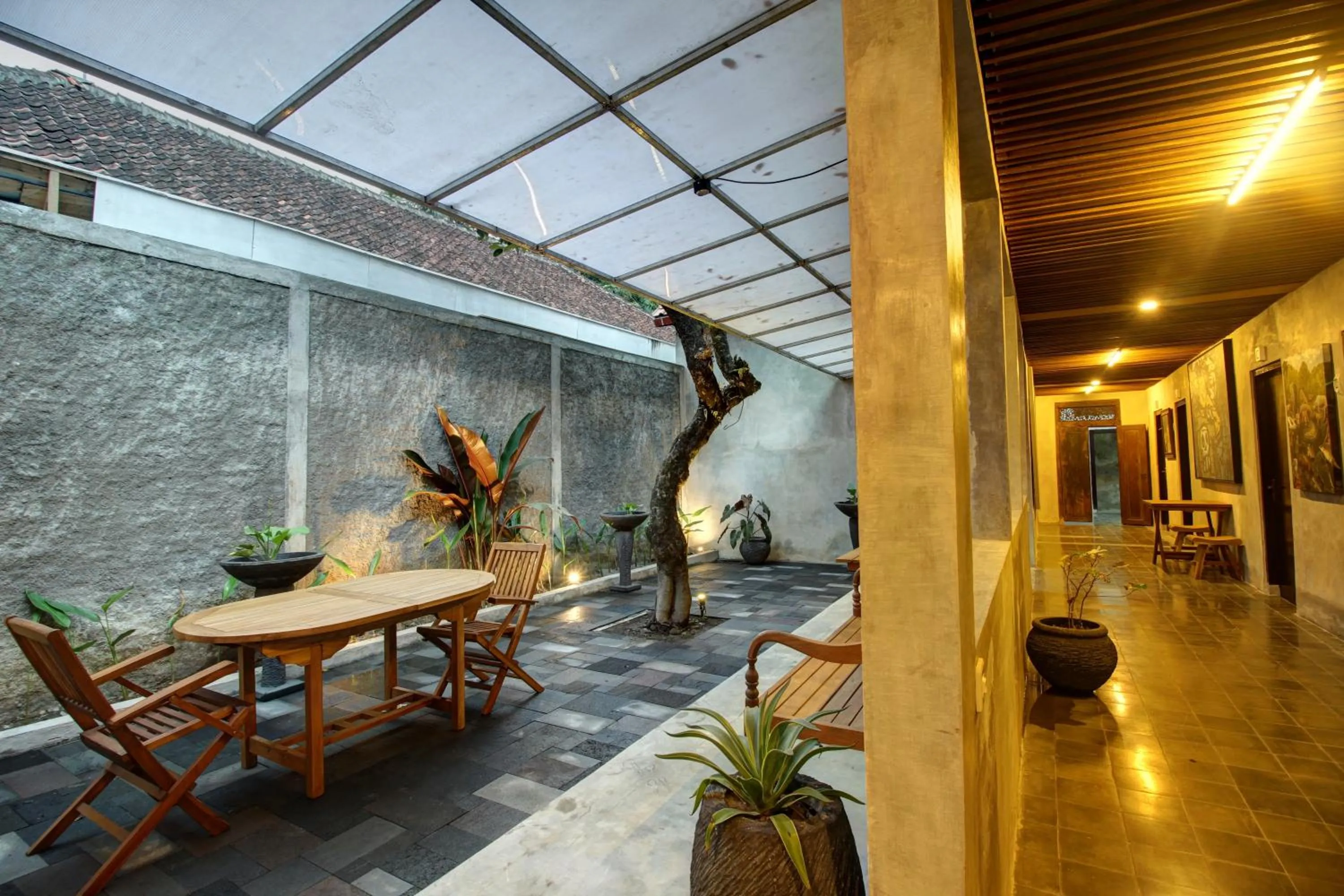 Balcony/Terrace in Watu Agung Guest House