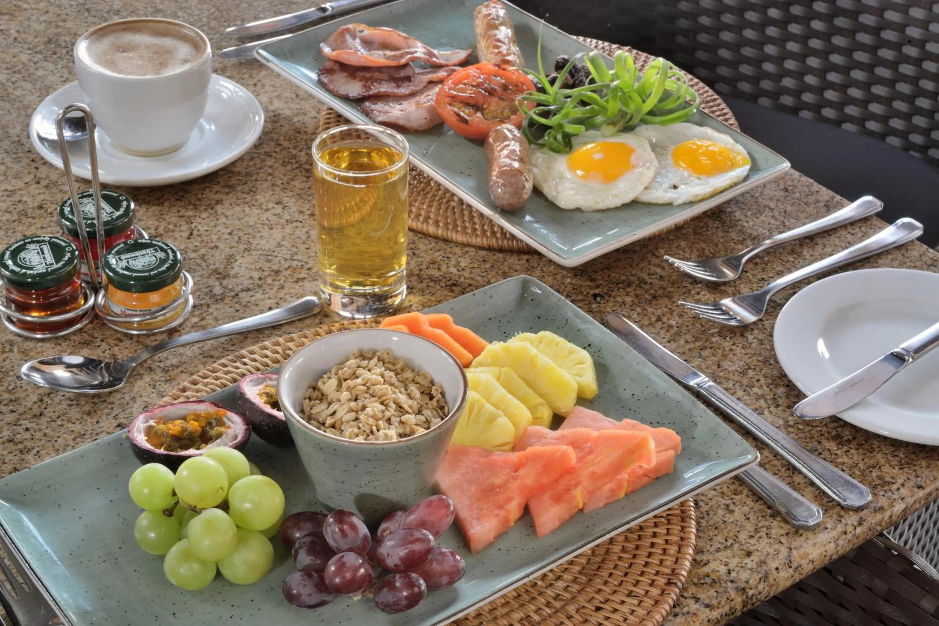 Restaurant/places to eat in Kwa Maritane Lodge