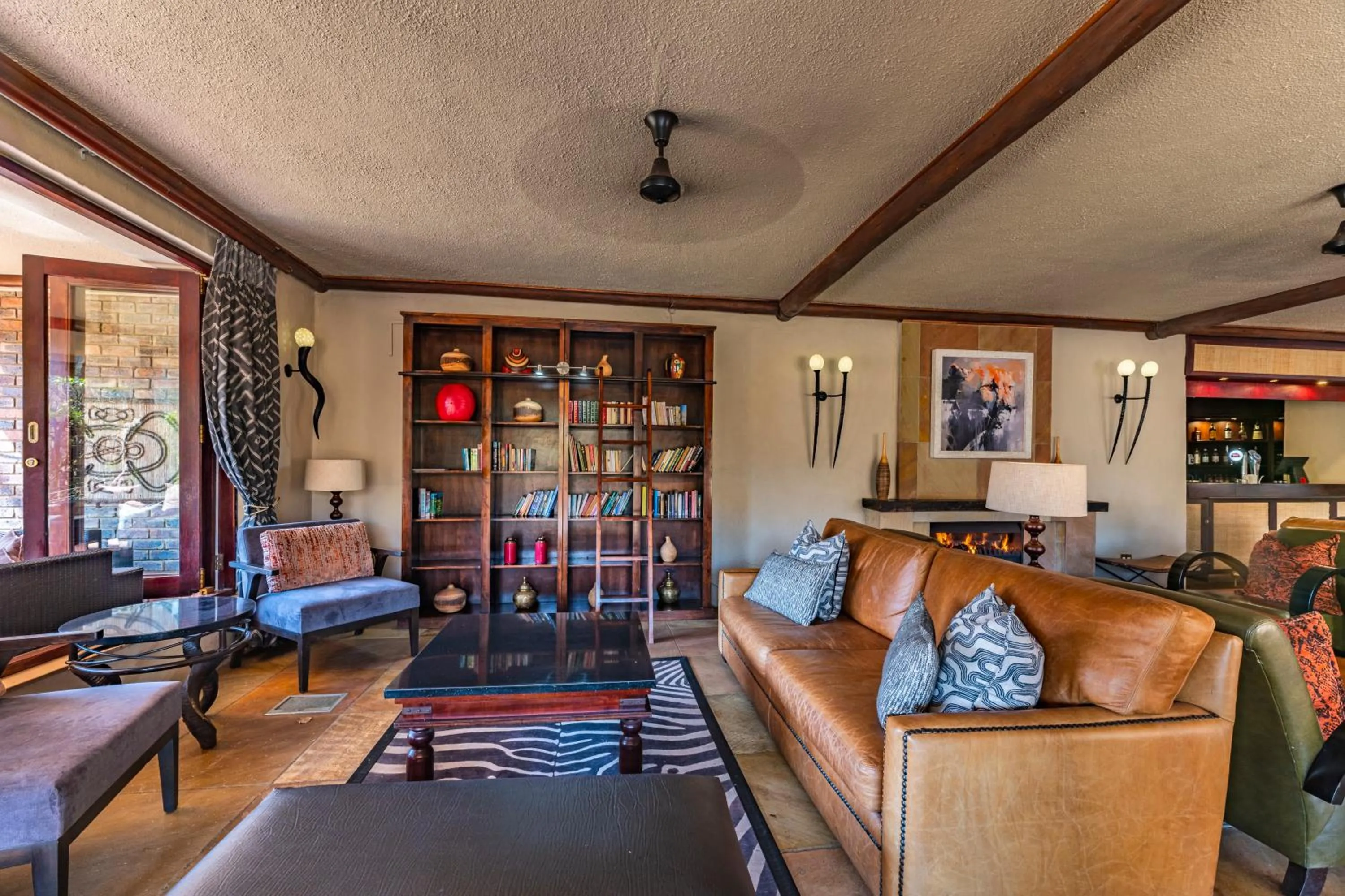 Lounge or bar in Kwa Maritane Lodge