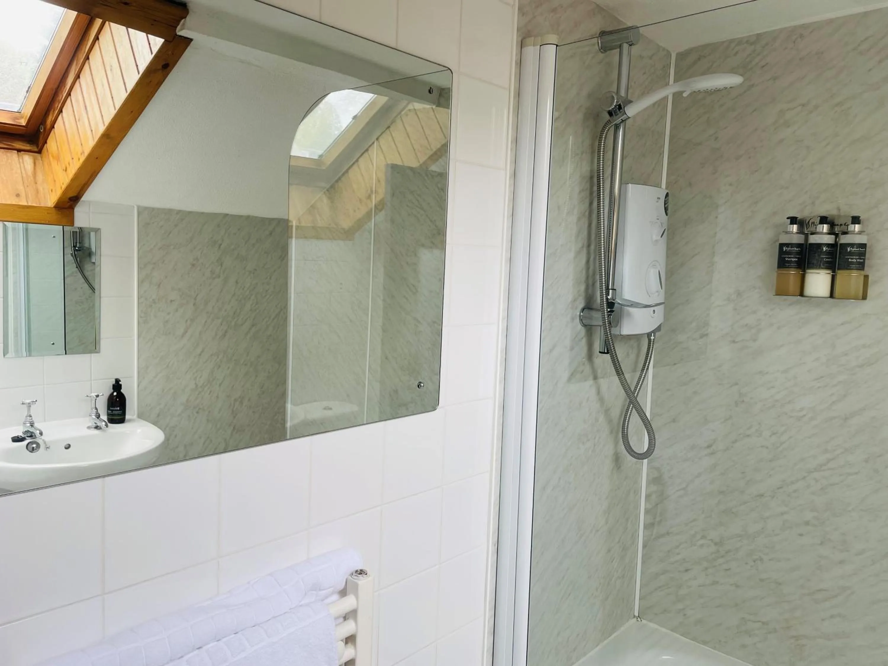 Bathroom in McKays Hotel