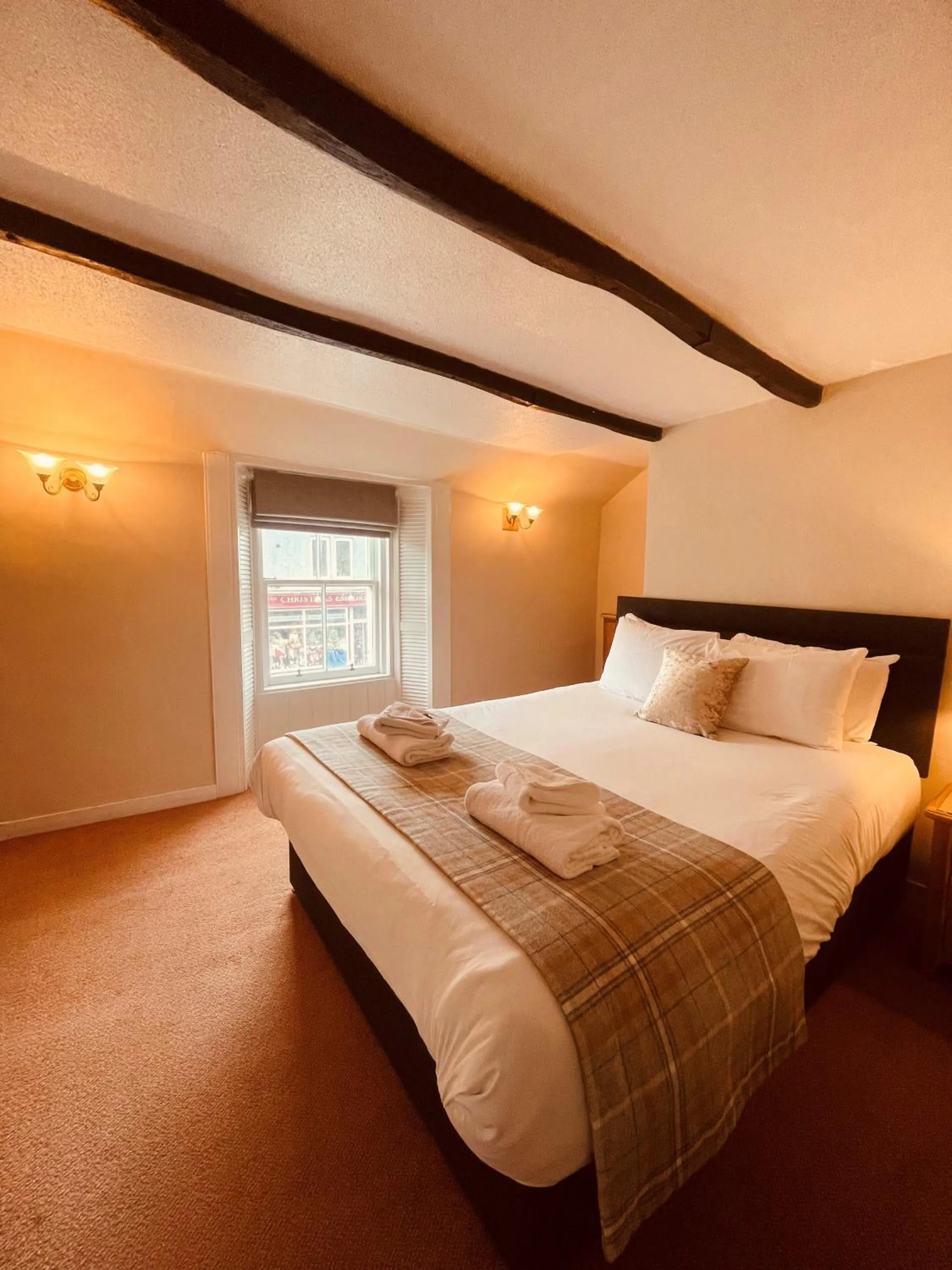 Bedroom, Bed in McKays Hotel