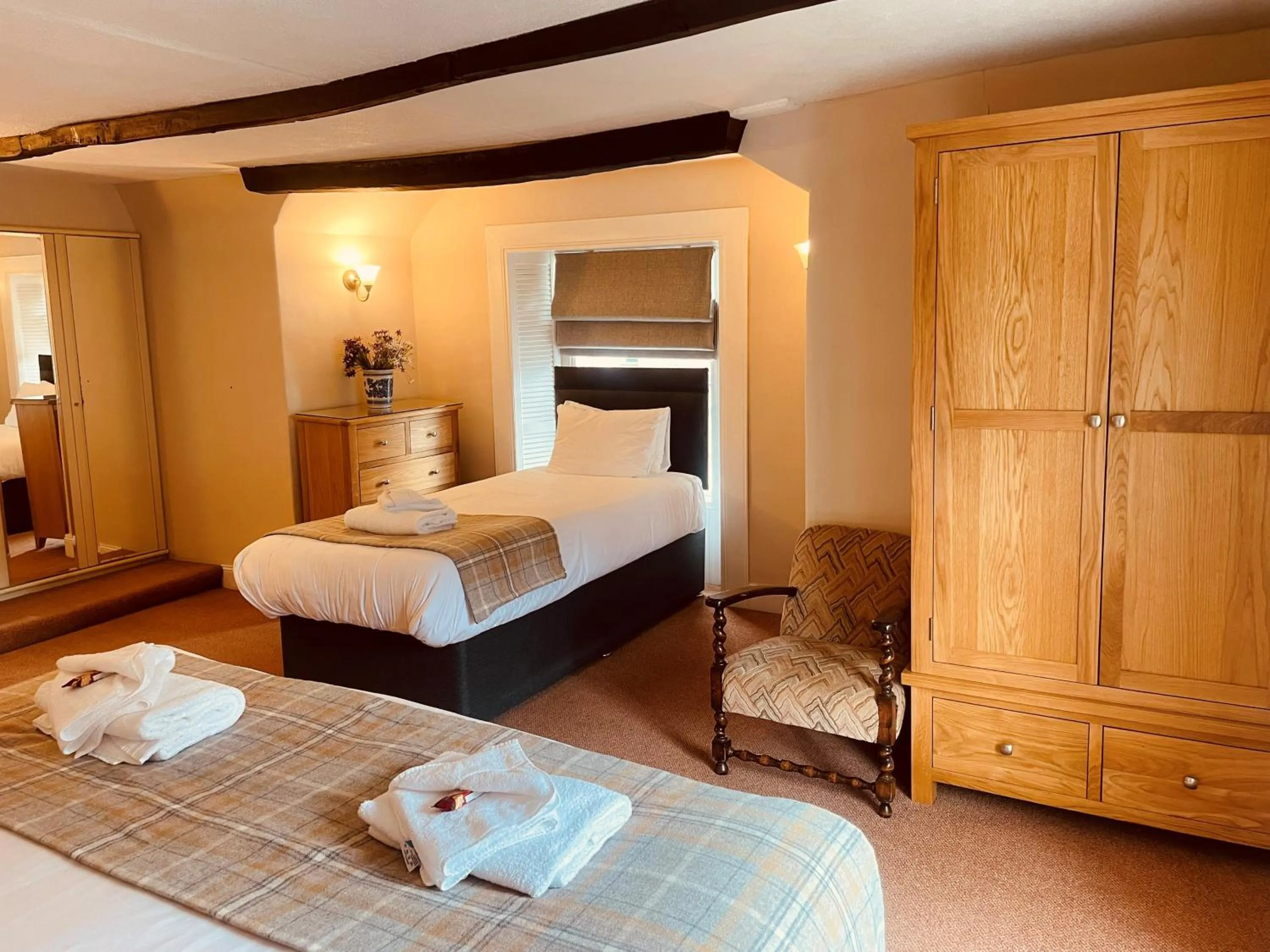 Photo of the whole room, Bed in McKays Hotel